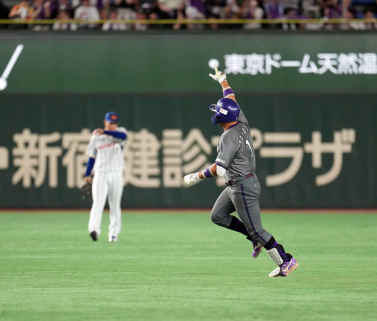 ヤマハ対ホンダ熊本　2回表ヤマハ2死二、三塁、先制3点本塁打を放つ矢幡（撮影・小島史椰）
