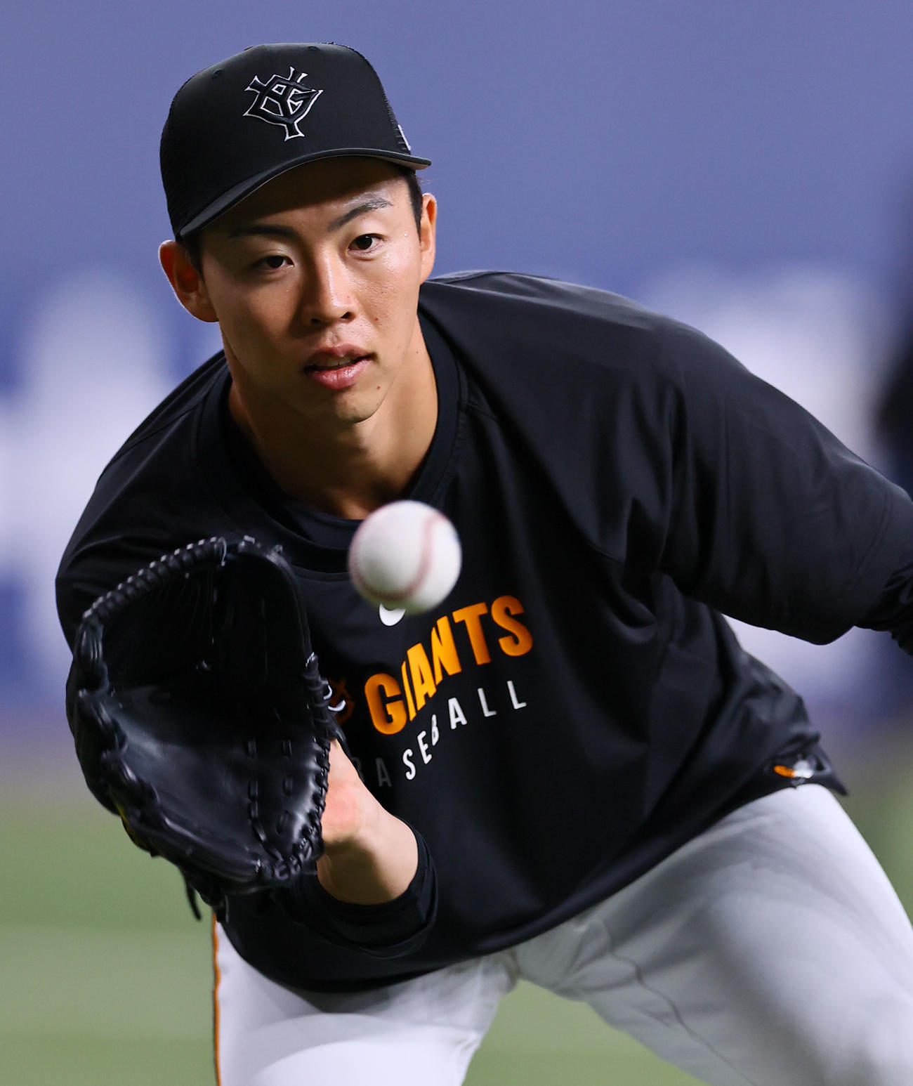 巨人対ヤクルト　ノックを受ける巨人森田（撮影・藤尾明華）
