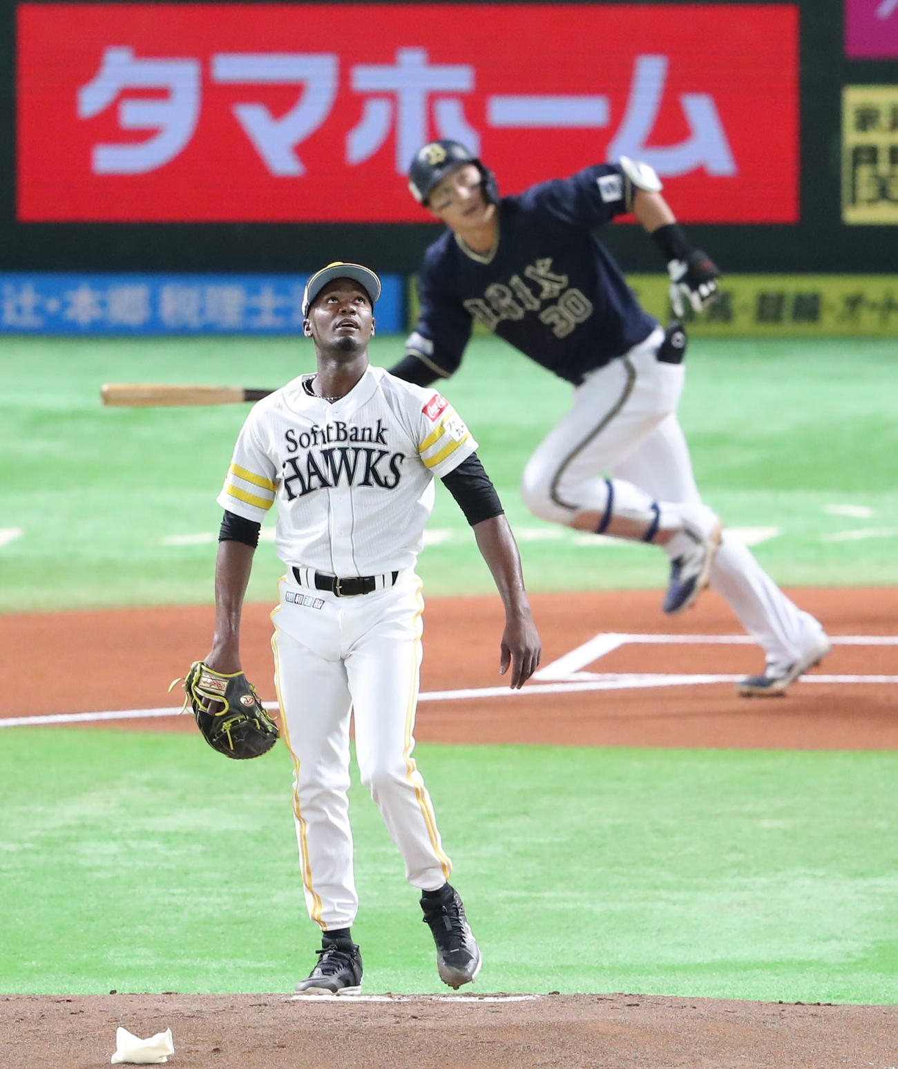 ソフトバンク対オリックス　1回表オリックス無死、広岡に先制本塁打を浴びたモイネロ（撮影・梅根麻紀）