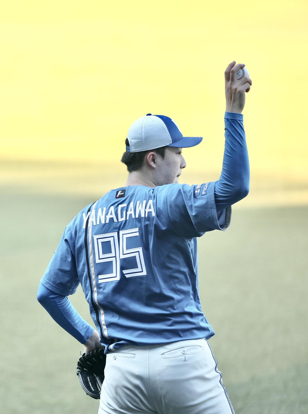 ロッテ対日本ハム　試合前、練習に臨む日本ハム柳川（撮影・河田真司）
