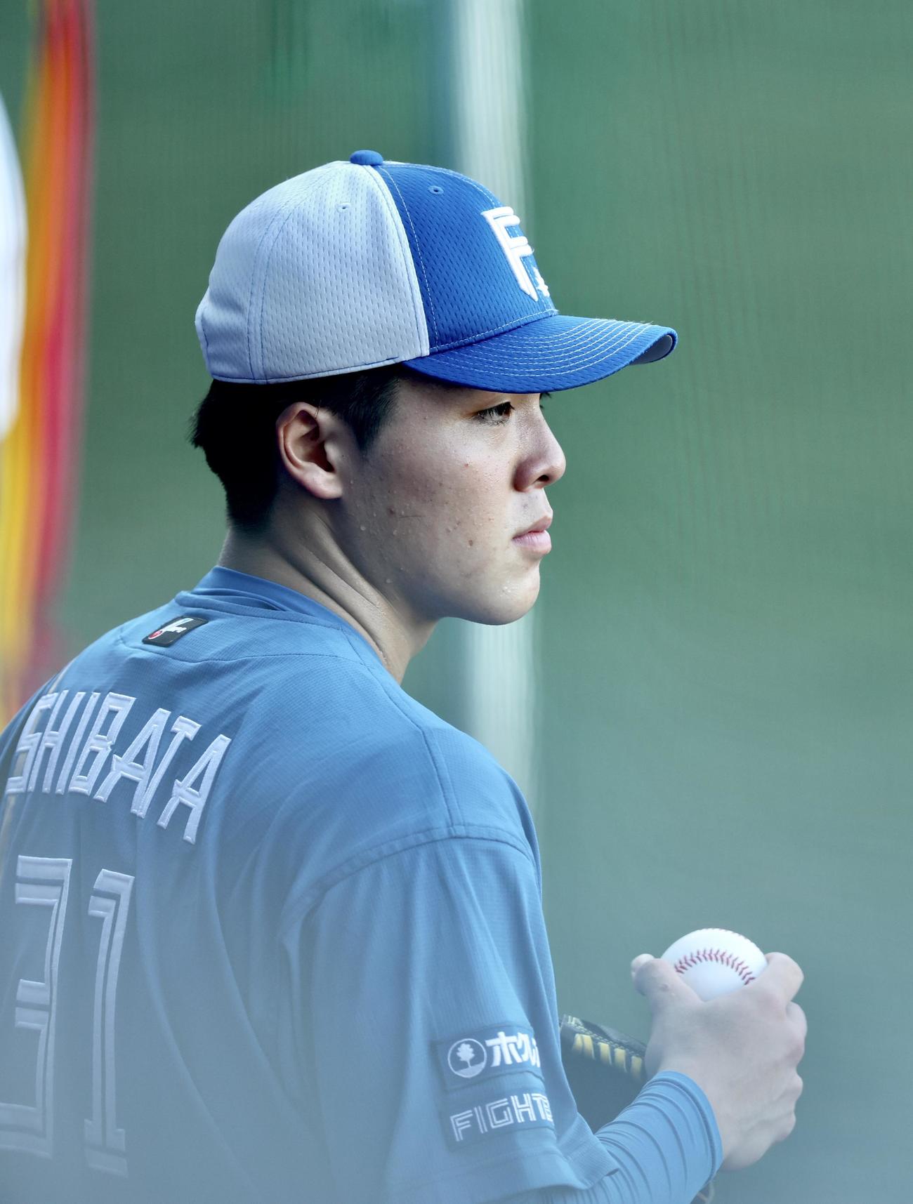 ロッテ対日本ハム　試合前、練習に臨む日本ハム柴田（撮影・河田真司）