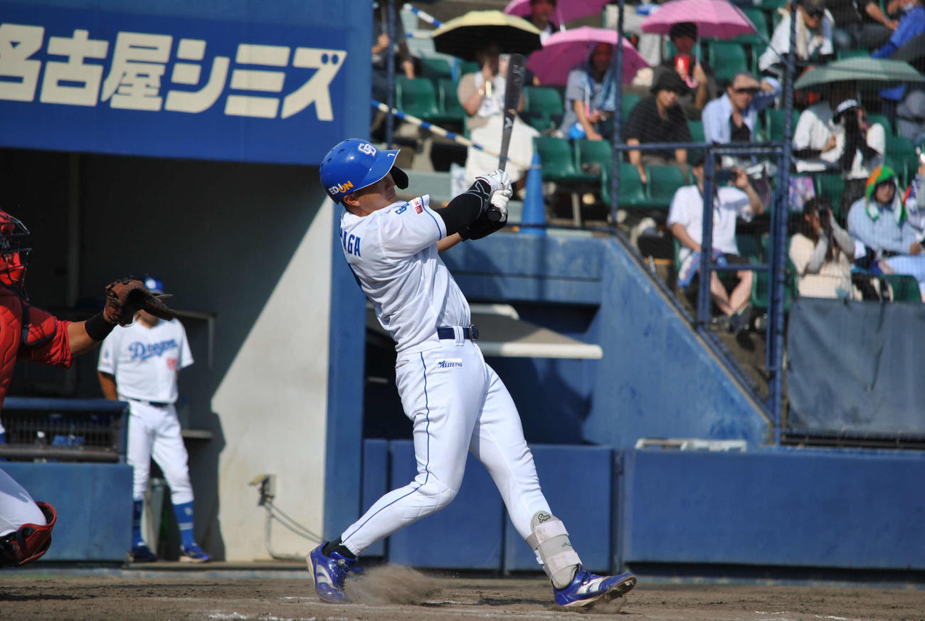 ウエスタン・リーグ中日対広島　8回に復帰後初打席がまわってきた福永は右飛に倒れる