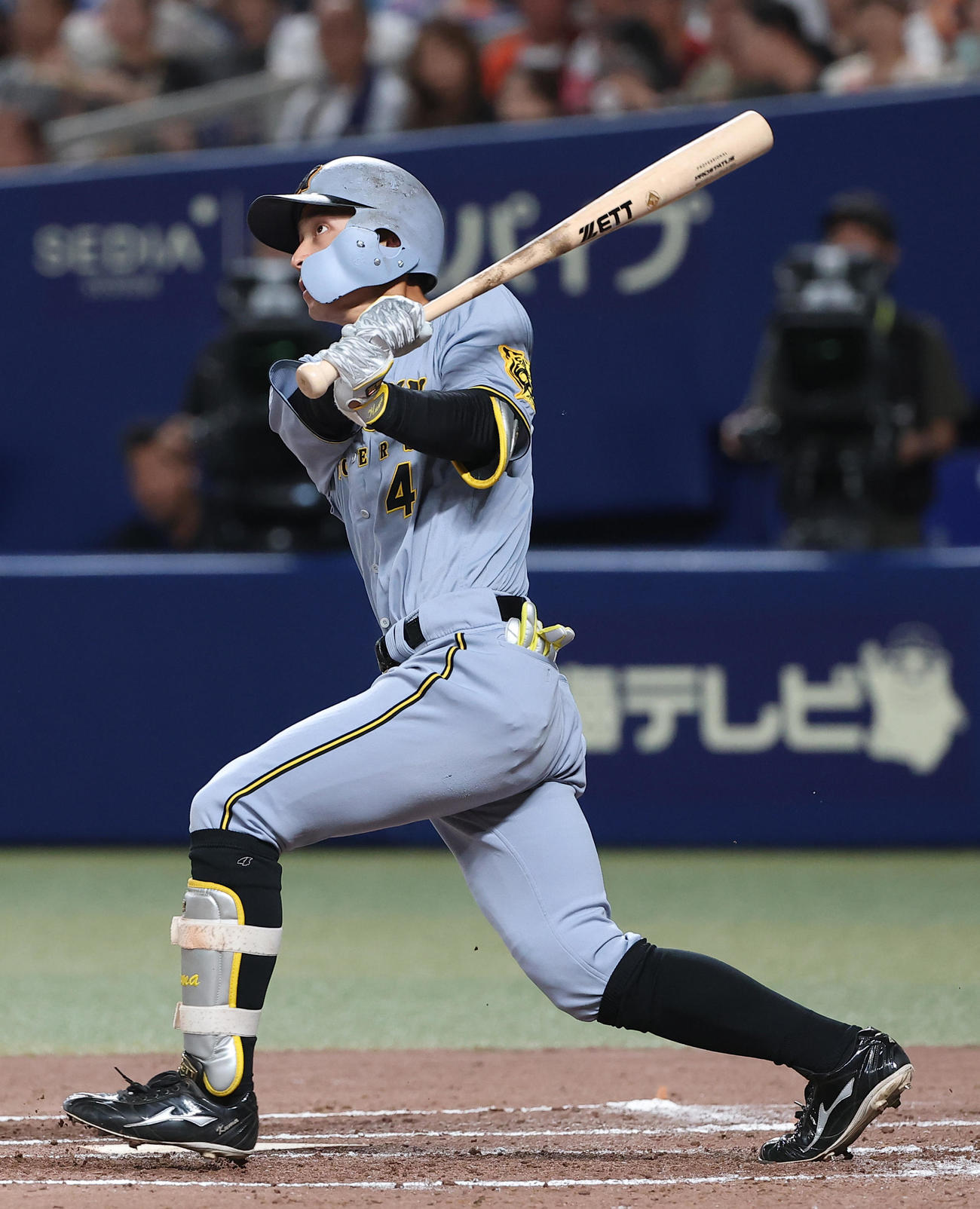 中日対阪神　3回表阪神1死一塁、熊谷は左越えにプロ初の2点本塁打を放つ（撮影・上田博志）