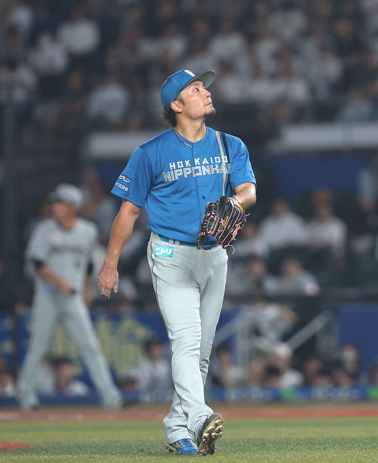 ロッテ対日本ハム　3回裏ロッテ2死、寺地を空振り三振に抑える伊藤（撮影・河田真司）