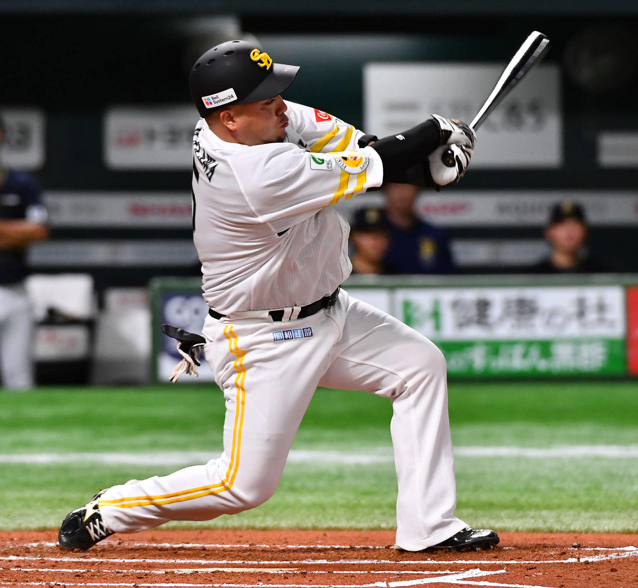ソフトバンク対オリックス　2回裏ソフトバンク無死、空振り三振に倒れた山川（撮影・岩下翔太）