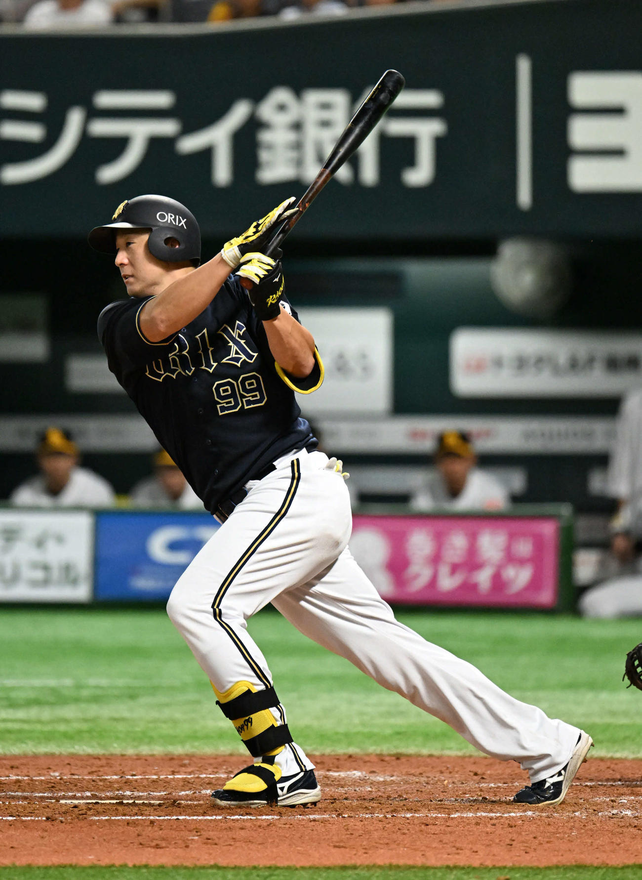 ソフトバンク対オリックス　4回表オリックス無死一、二塁、杉本は安打を放ち満塁となる（撮影・林敢治）