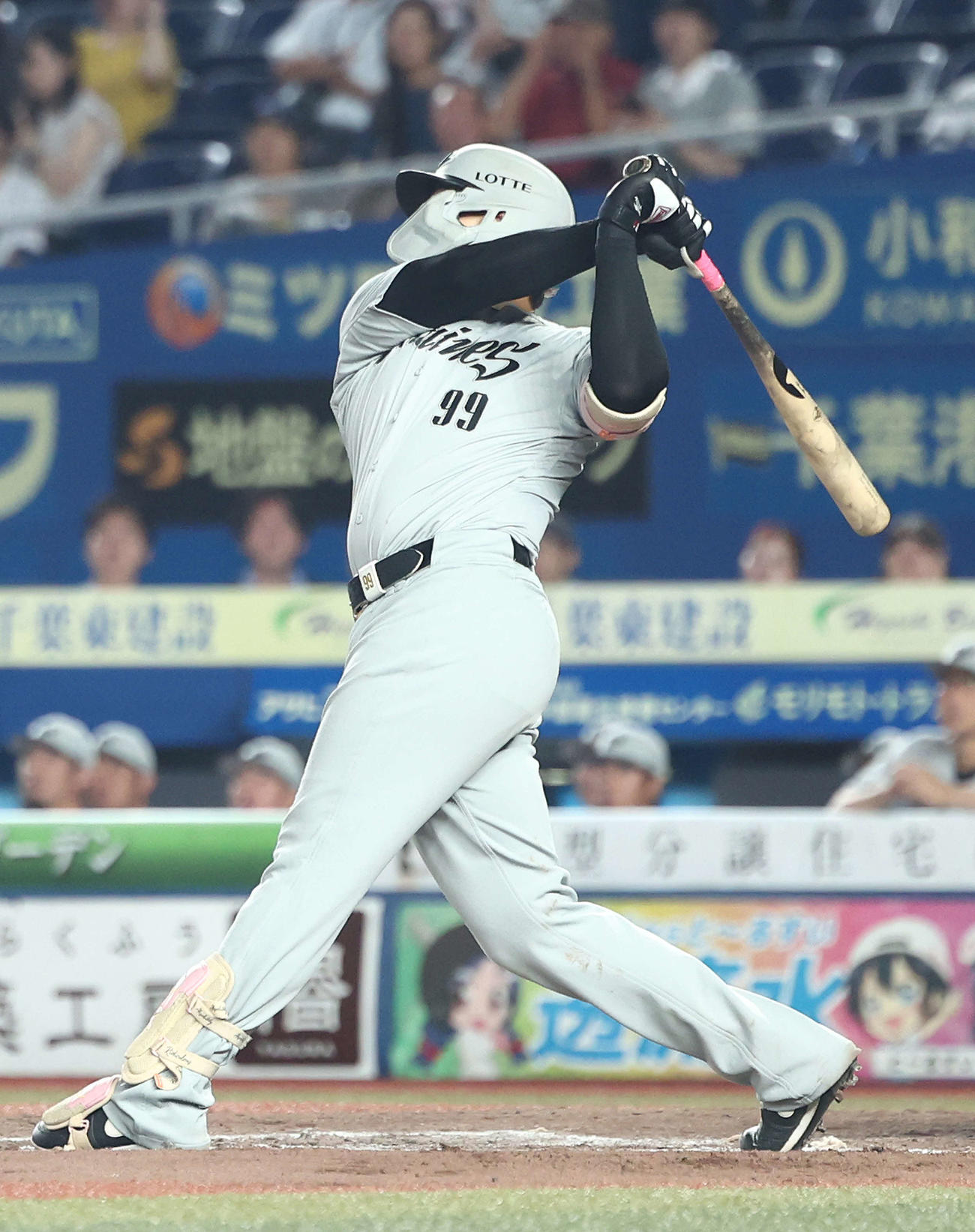 ロッテ対日本ハム　7回裏ロッテ2死一塁、右越え2点本塁打を放つソト（撮影・河田真司）