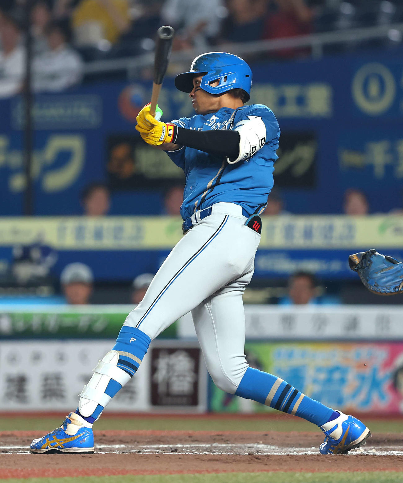 ロッテ対日本ハム　3回表日本ハム無死一、三塁、中前先制適時打を放つ水谷（撮影・河田真司）