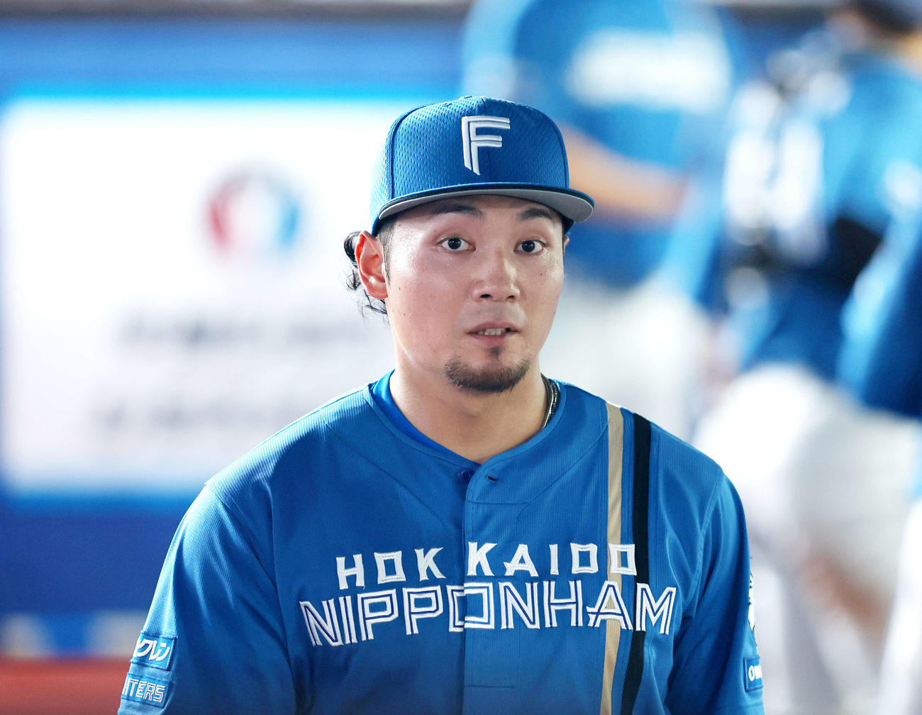 ロッテ対日本ハム　5回裏を抑えベンチに戻る伊藤（撮影・河田真司）