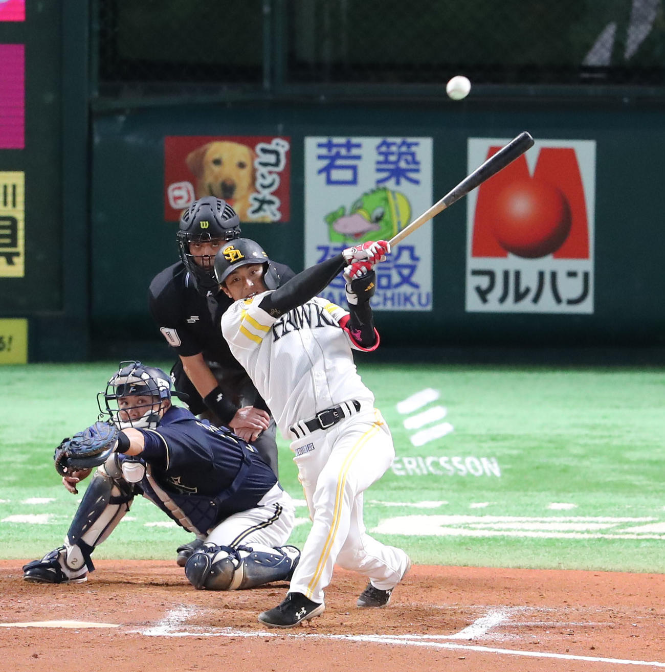 ソフトバンク対オリックス　8回裏ソフトバンク2死三塁、今宮は左前に勝ち越し適時打を放つ（撮影・梅根麻紀）