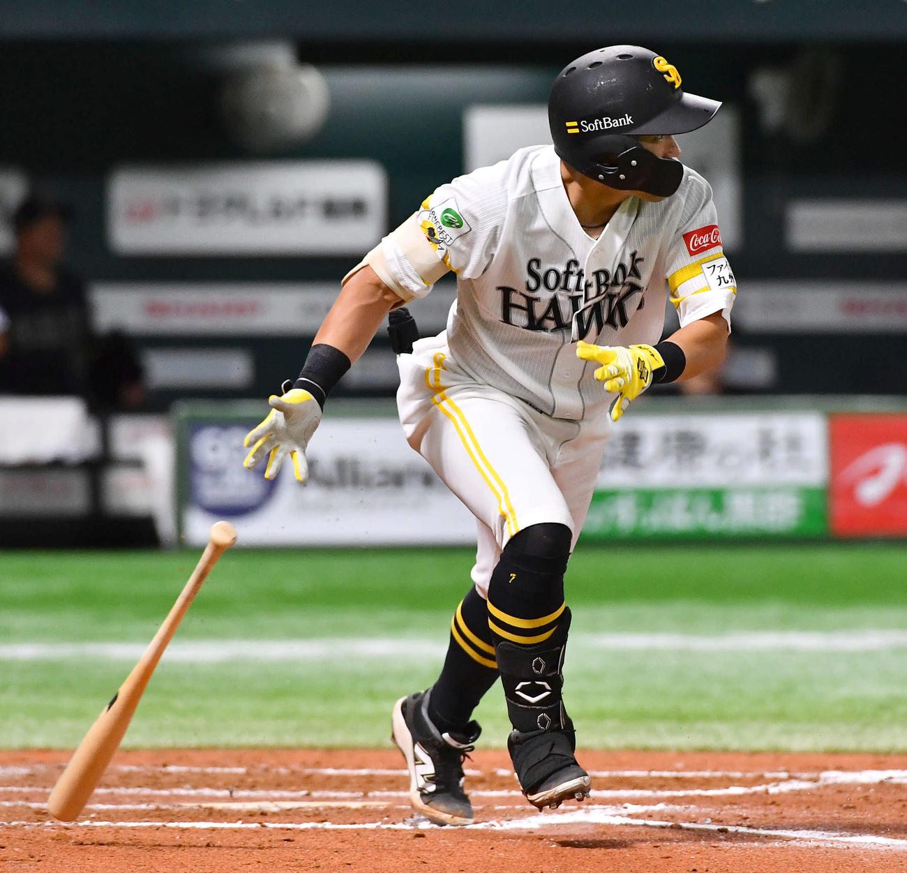 ソフトバンク対オリックス　7回裏ソフトバンク1死三塁、中村は左前へ同点適時打を放つ（撮影・岩下翔太）
