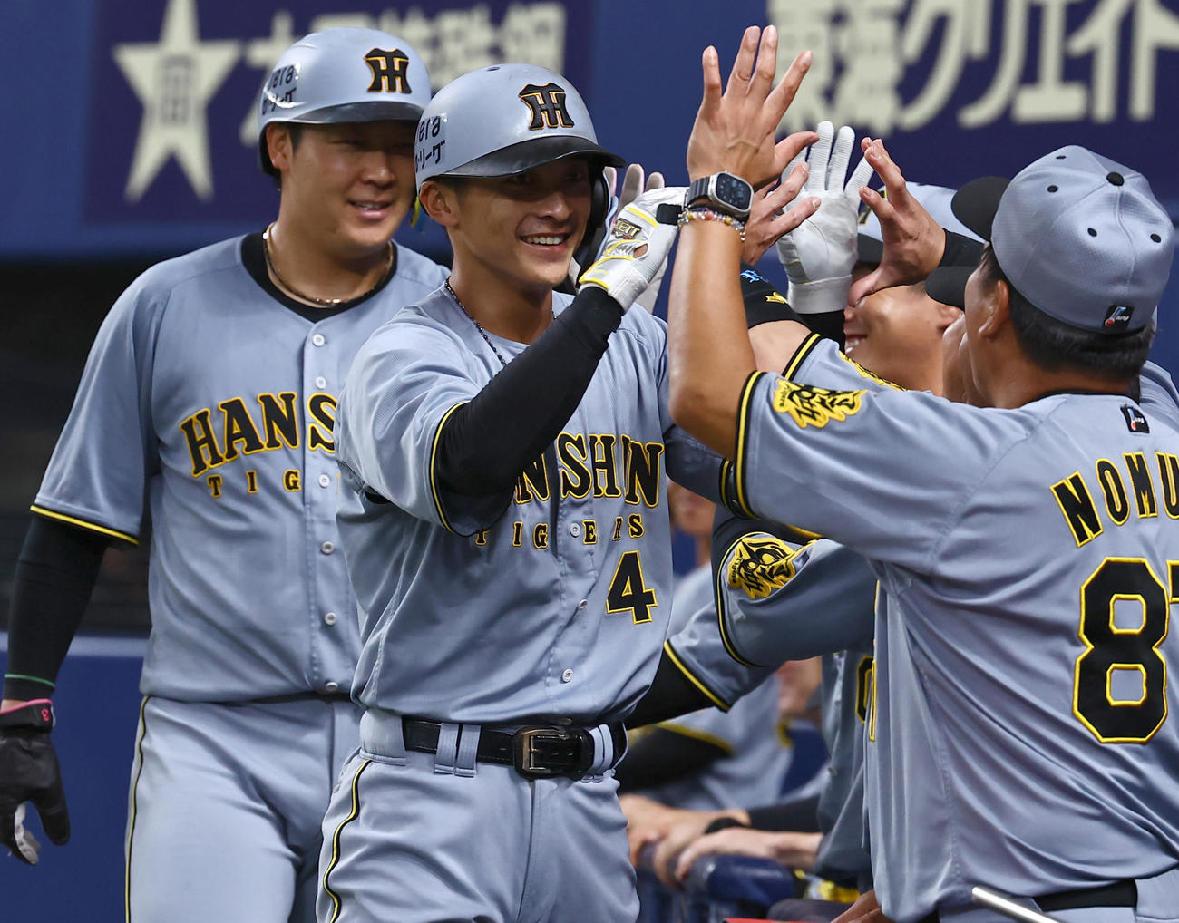 中日対阪神　3回表阪神1死一塁、熊谷は左越えにプロ初の2点本塁打を放つ（撮影・上田博志）