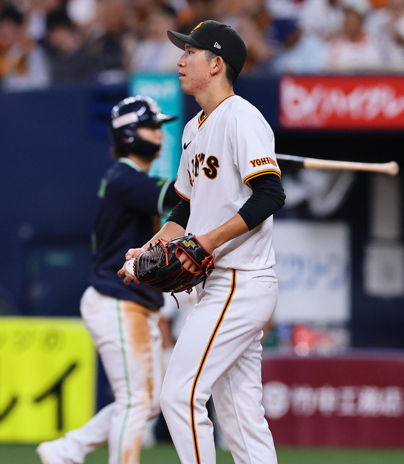 巨人対ヤクルト　3回表ヤクルト2死二塁、村上に先制適時打を許した戸郷（撮影・藤尾明華）