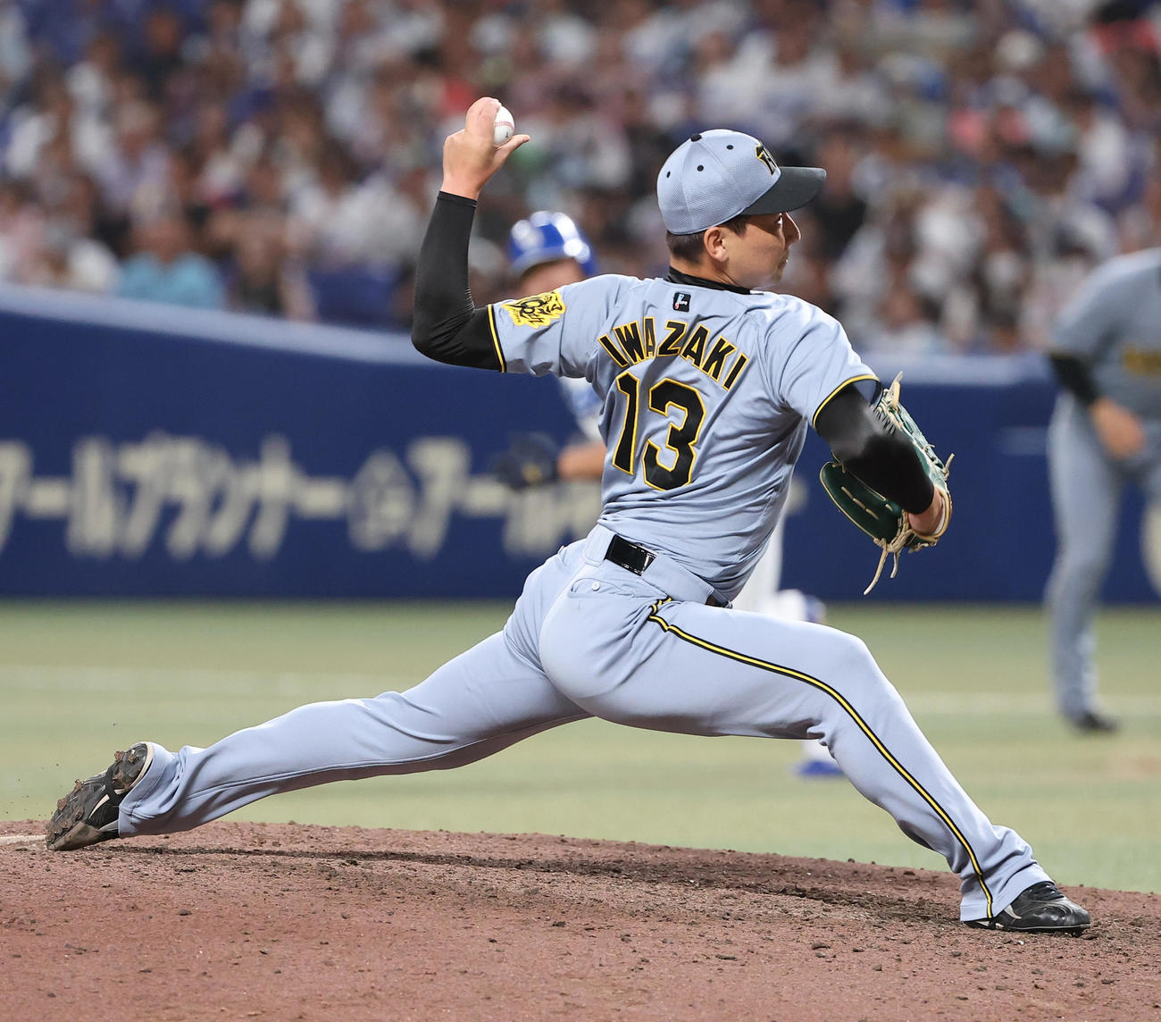 中日対阪神　阪神3番手の岩崎（撮影・上田博志）
