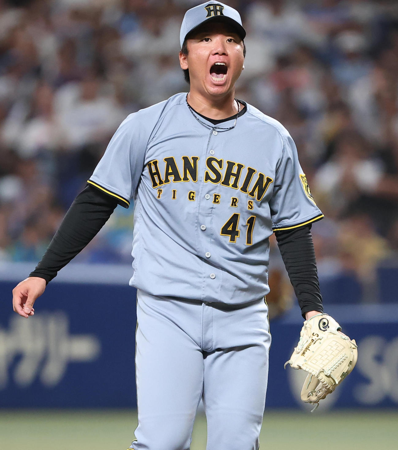 中日対阪神　6回裏中日2死、上林から三振を奪い雄たけびをあげる村上（撮影・上田博志）