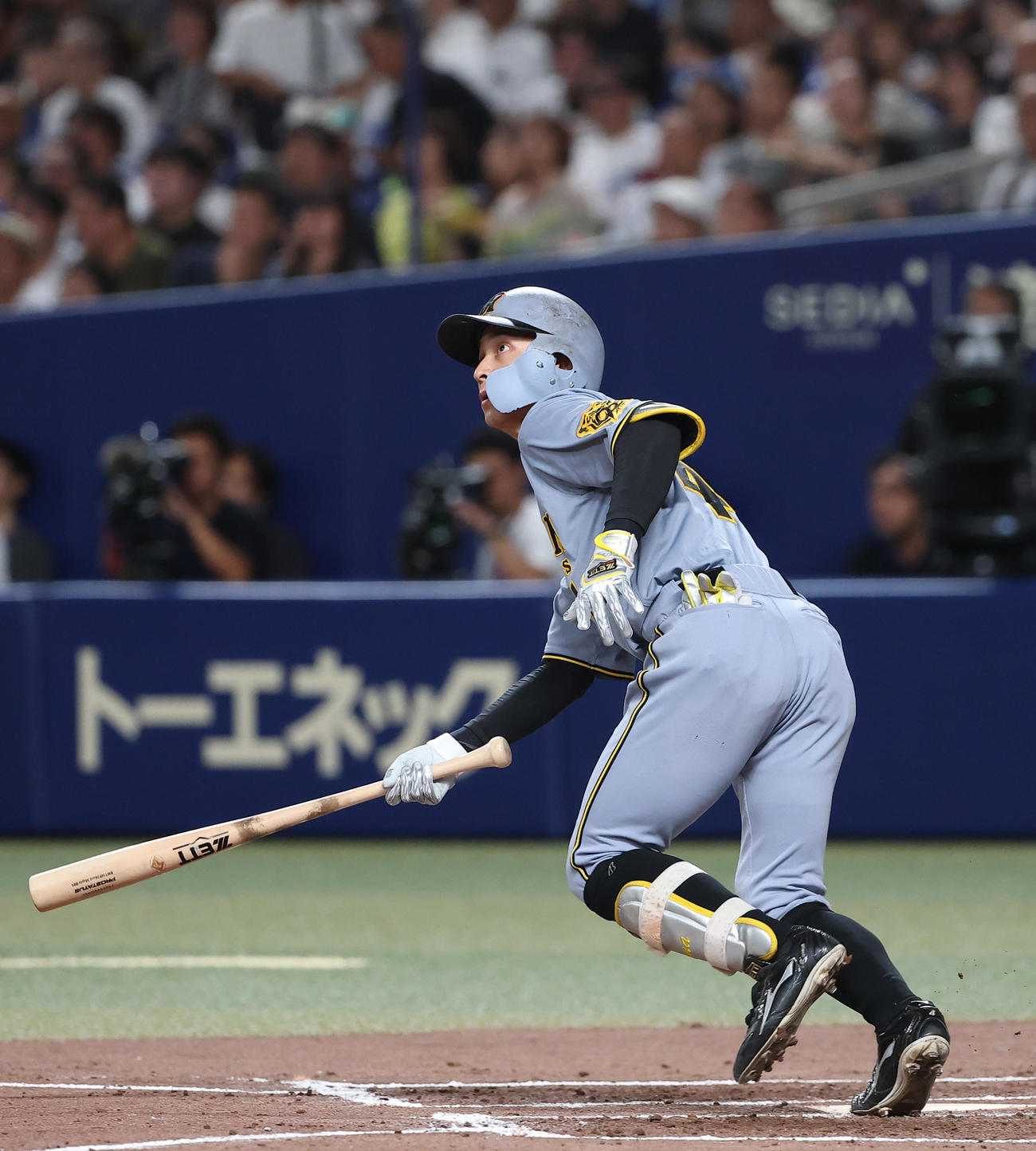中日対阪神　3回表阪神1死一塁、熊谷は左越えにプロ初の2点本塁打を放つ（撮影・上田博志）
