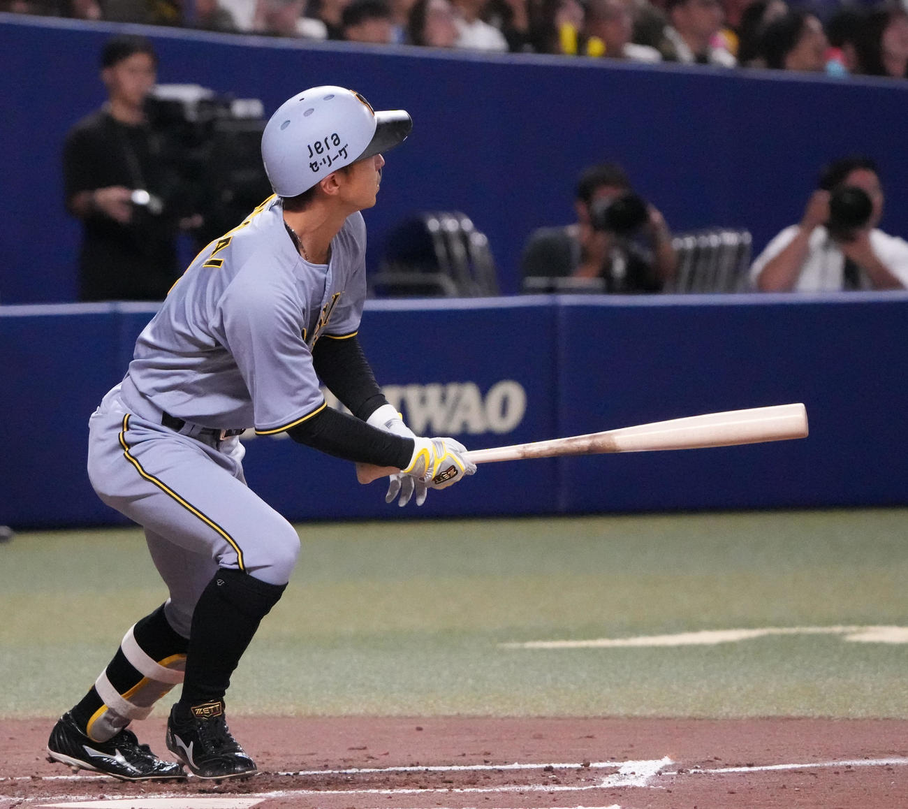 中日対阪神　3回表阪神1死一塁、熊谷は左越え2点本塁打を放つ（撮影・森本幸一）