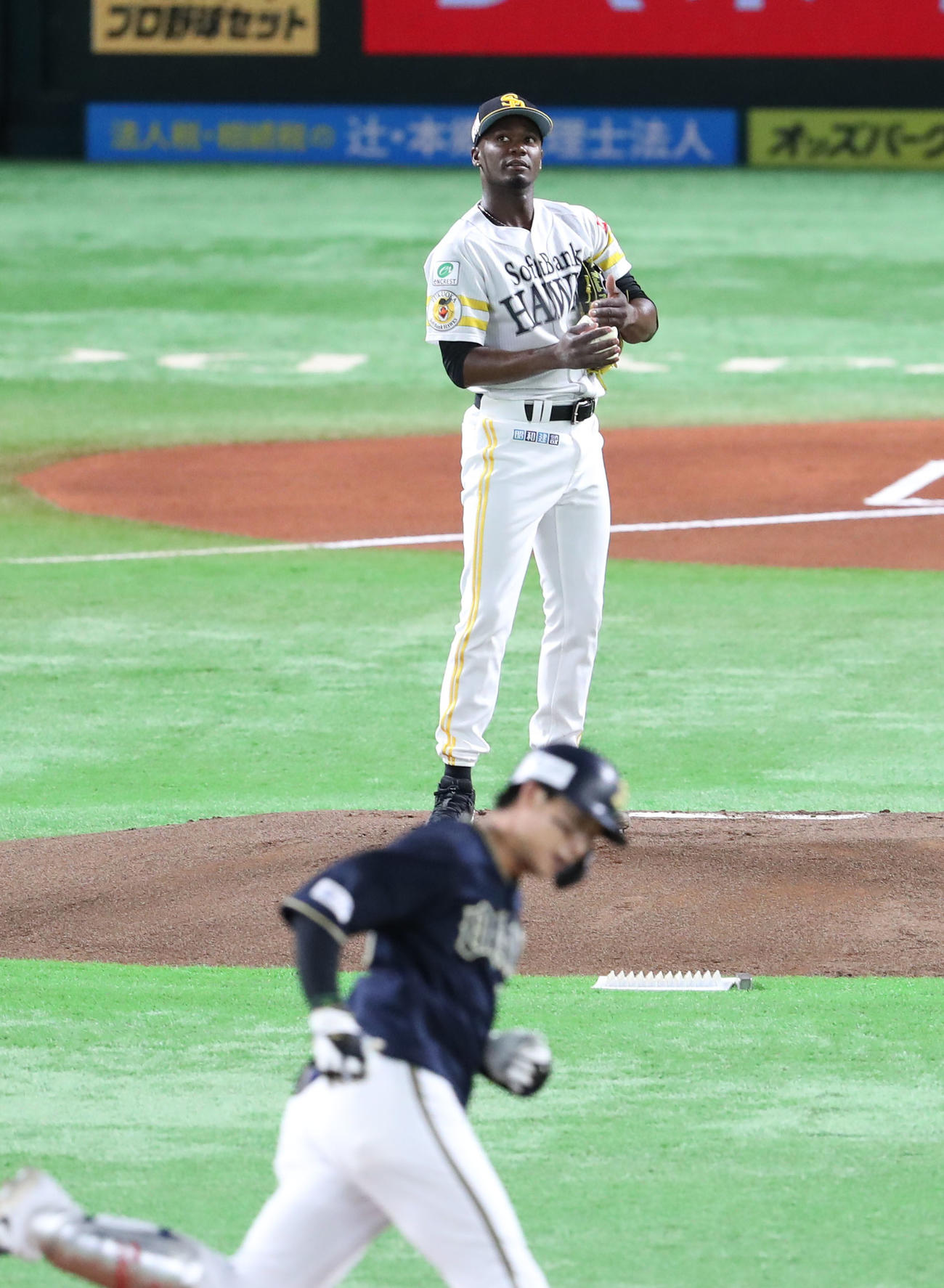 ソフトバンク対オリックス　1回表オリックス無死、広岡に先制本塁打を浴びたモイネロ（撮影・梅根麻紀）