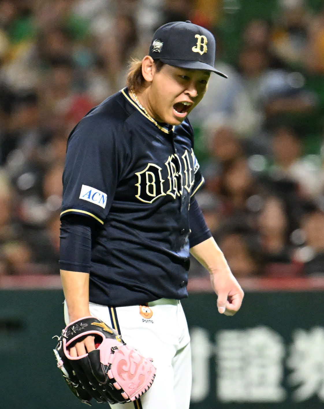 ソフトバンク対オリックス　6回裏、6回まで無失点に抑え吠える宮城（撮影・林敢治）