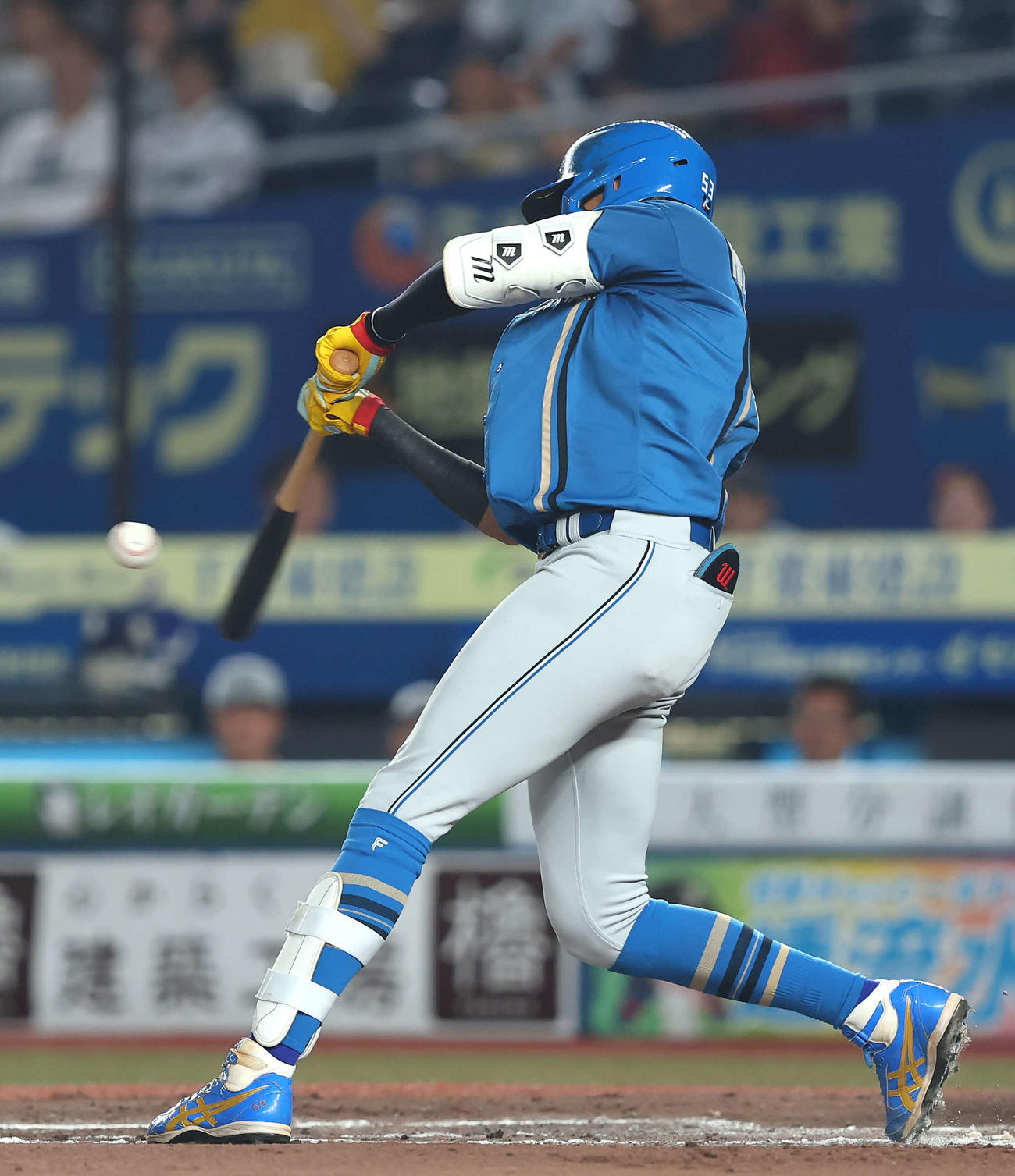 ロッテ対日本ハム　3回表日本ハム無死一、三塁、中前先制適時打を放つ水谷（撮影・河田真司）