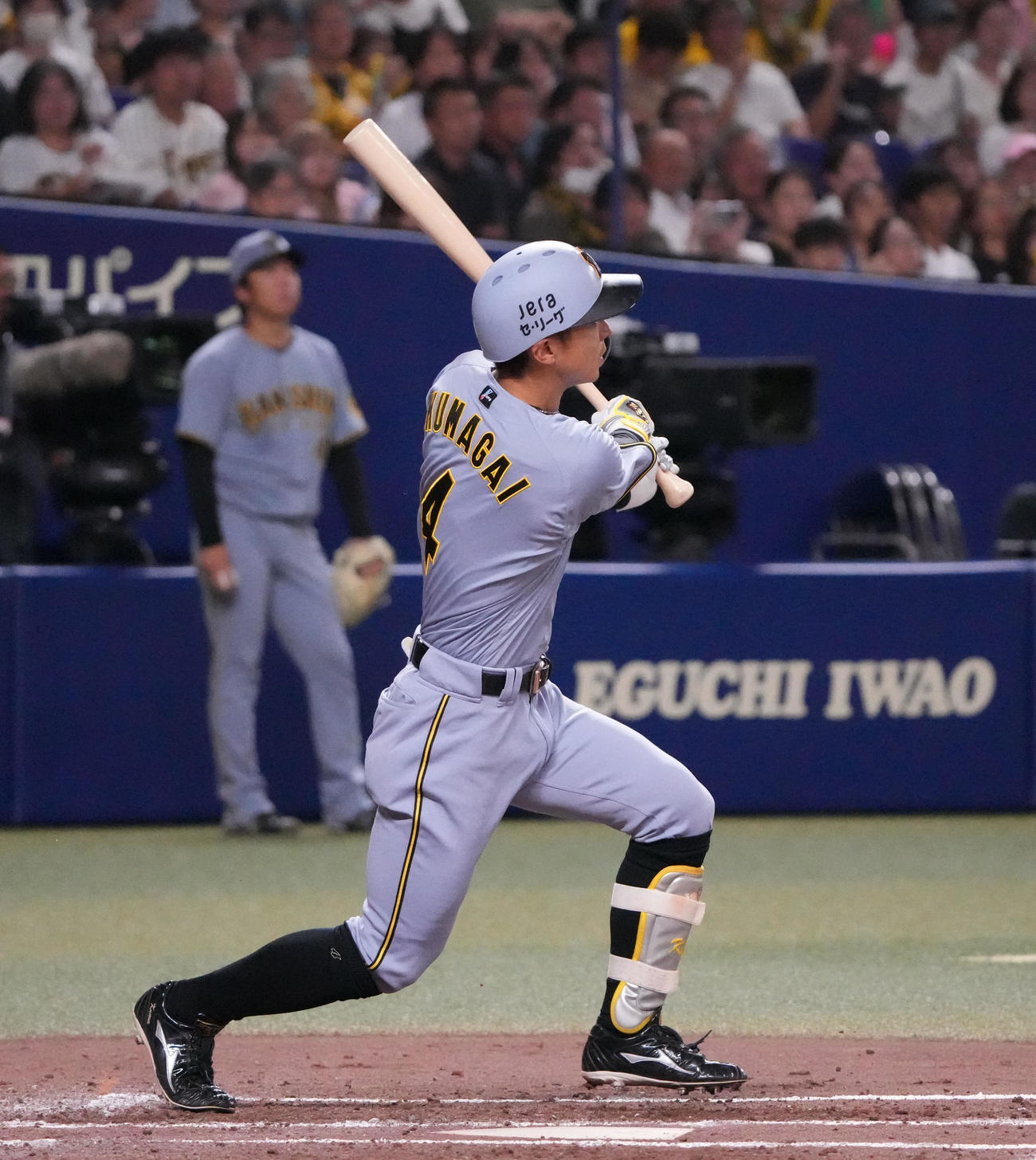 中日対阪神　3回表阪神1死一塁、熊谷は左越え2点本塁打を放つ（撮影・森本幸一）