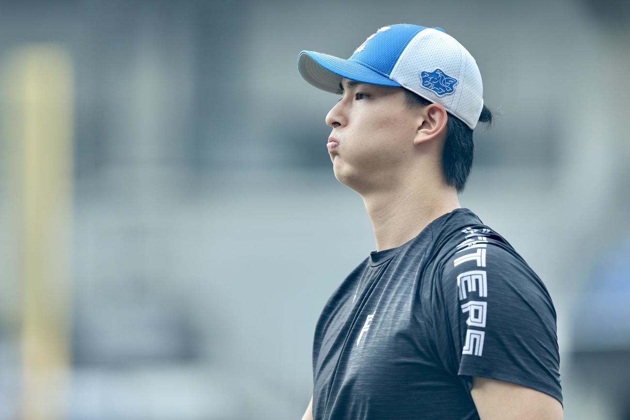 ロッテ対日本ハム　試合前、練習に臨む日本ハム達（撮影・河田真司）