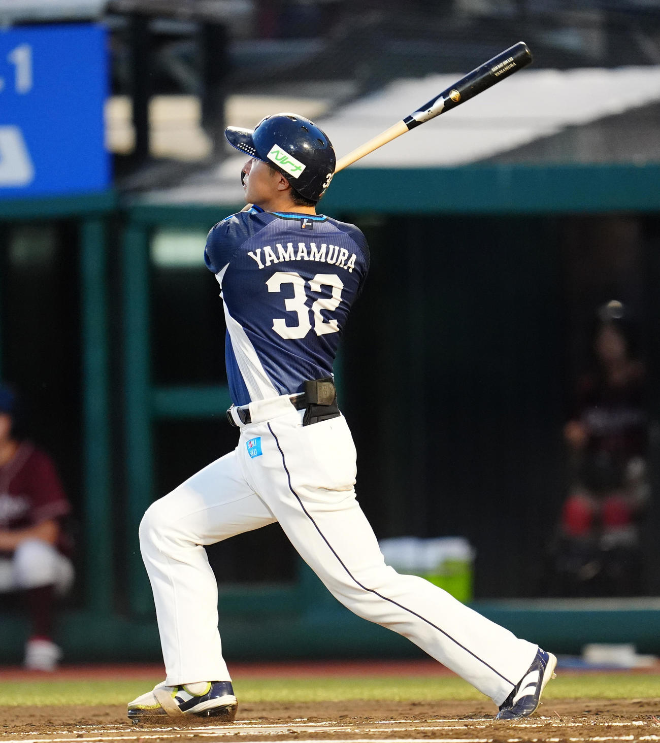 楽天対西武　1回表西武2死一、二塁、右越え3点本塁打を放つ山村（撮影・清水貴仁）