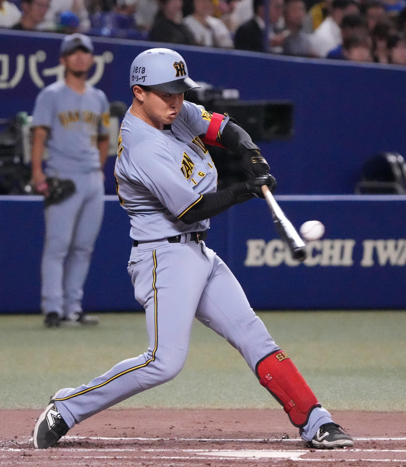 中日対阪神　3回表阪神無死、左越え本塁打を放つ中川（撮影・森本幸一）