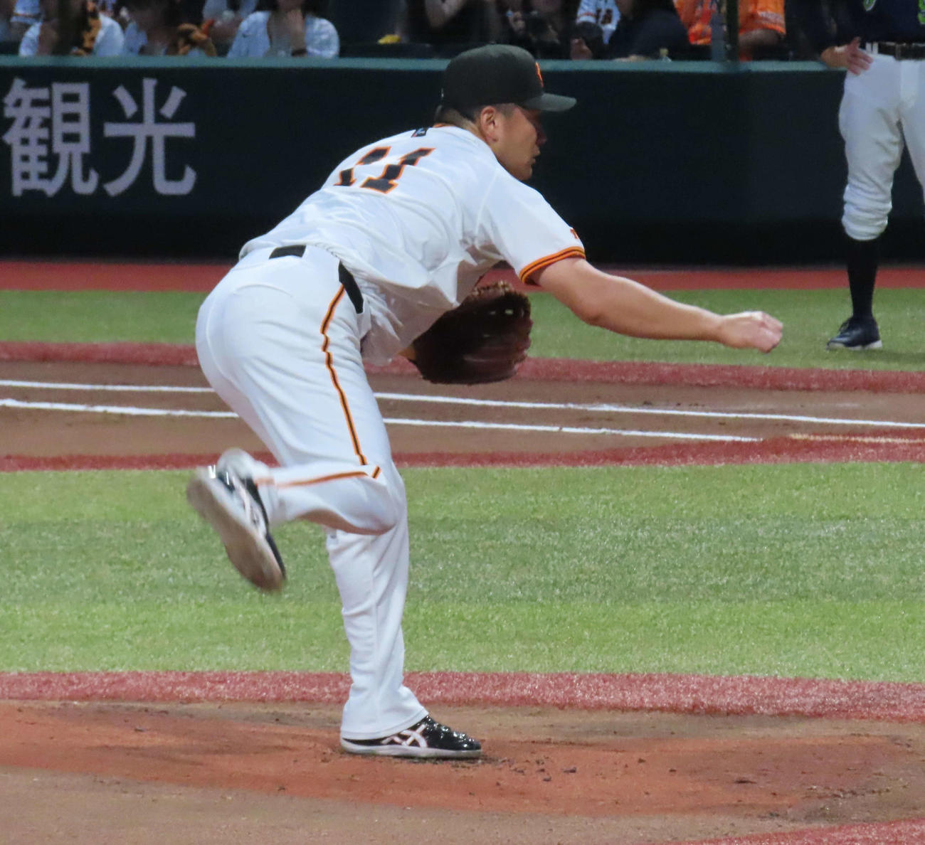 先発し力投する巨人田中将（撮影・水谷京裕）