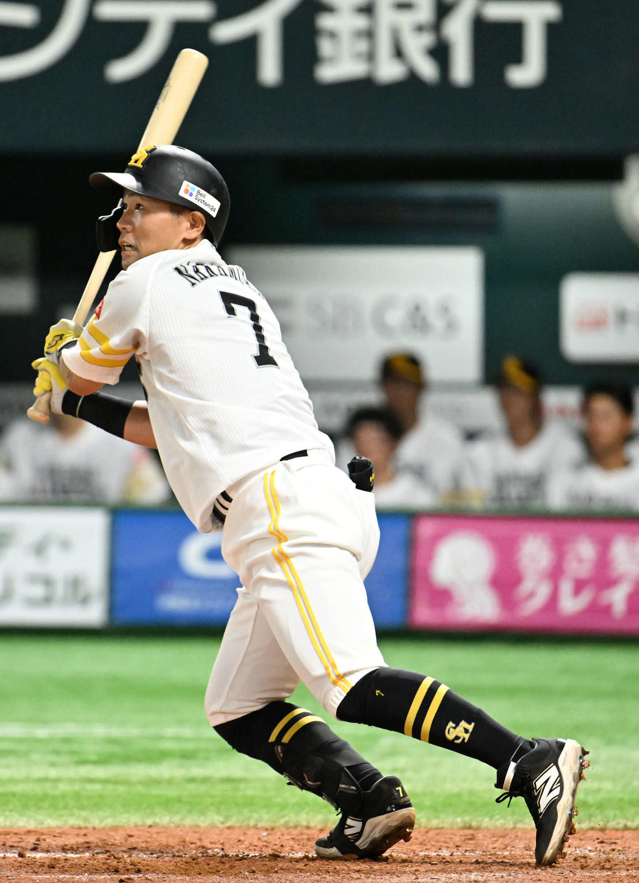 ソフトバンク対オリックス　3回裏ソフトバンク無死、中村は三塁打を放つ（撮影・林敢治）