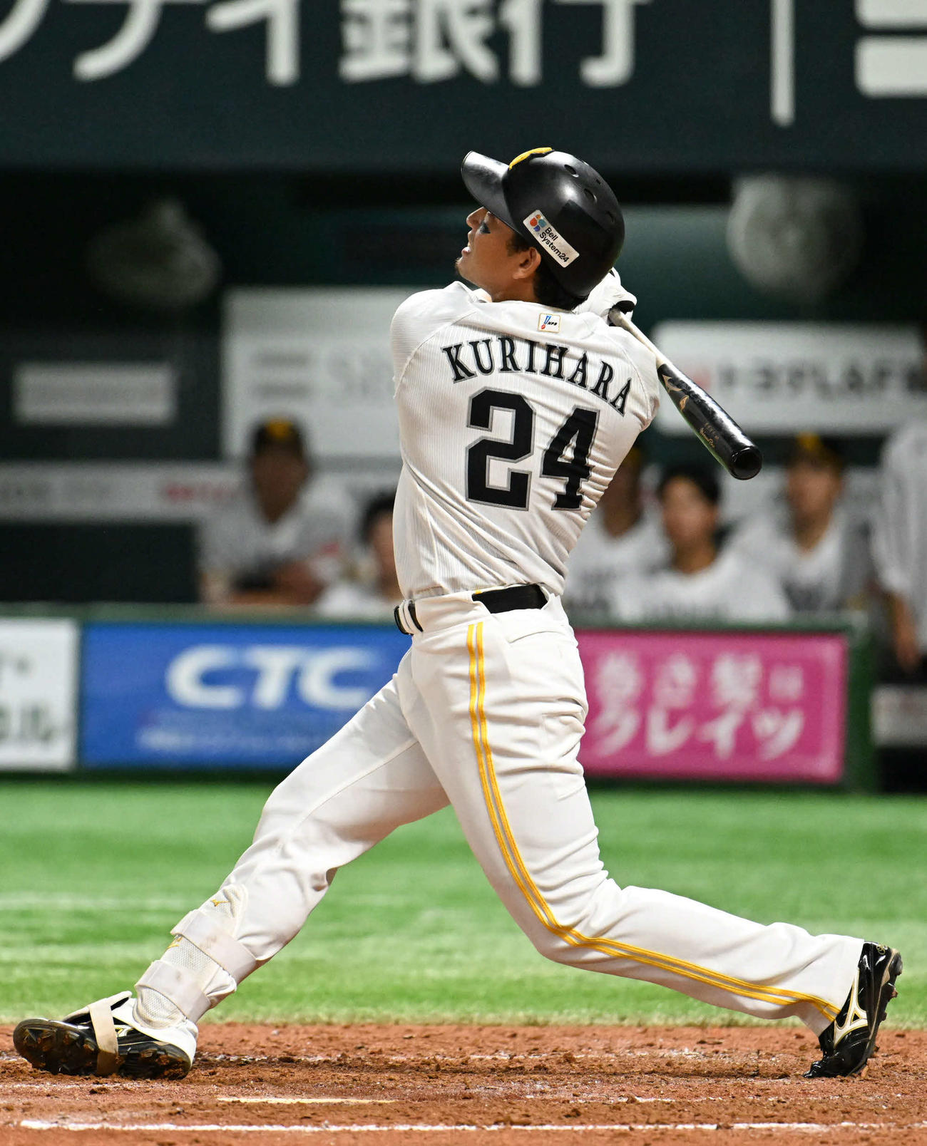 ソフトバンク対オリックス　3回裏ソフトバンク無死三塁、栗原は一邪飛に倒れるがその間に三塁走者中村が生還する（撮影・林敢治）
