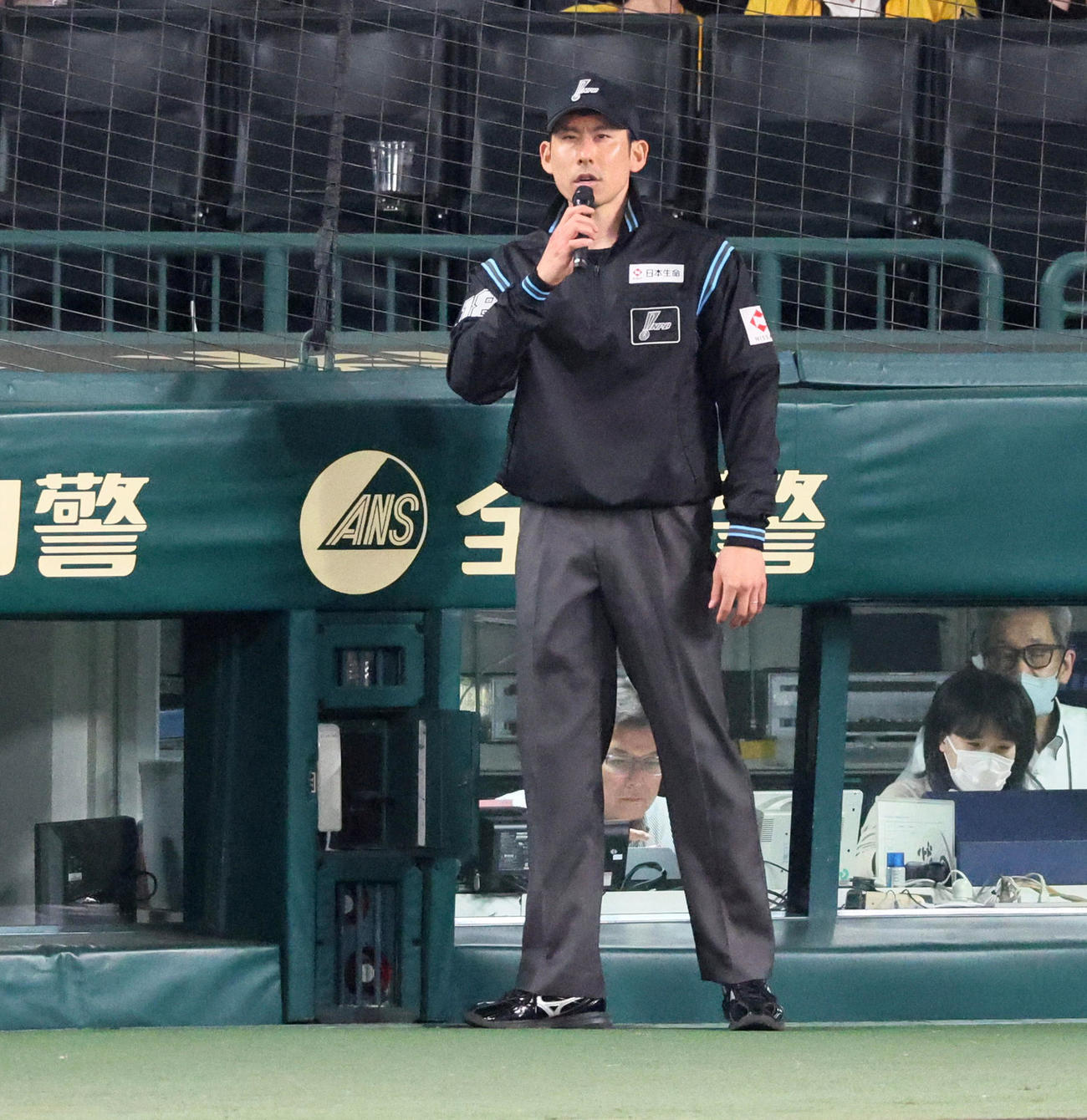 山本貴則審判員（2025年4月18日撮影）
