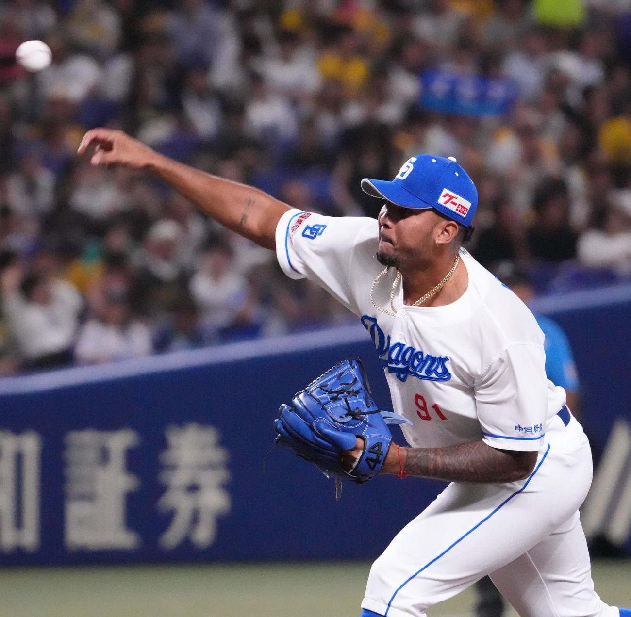 中日対阪神　8回表、中日3番手で登板するメヒア（撮影・森本幸一）