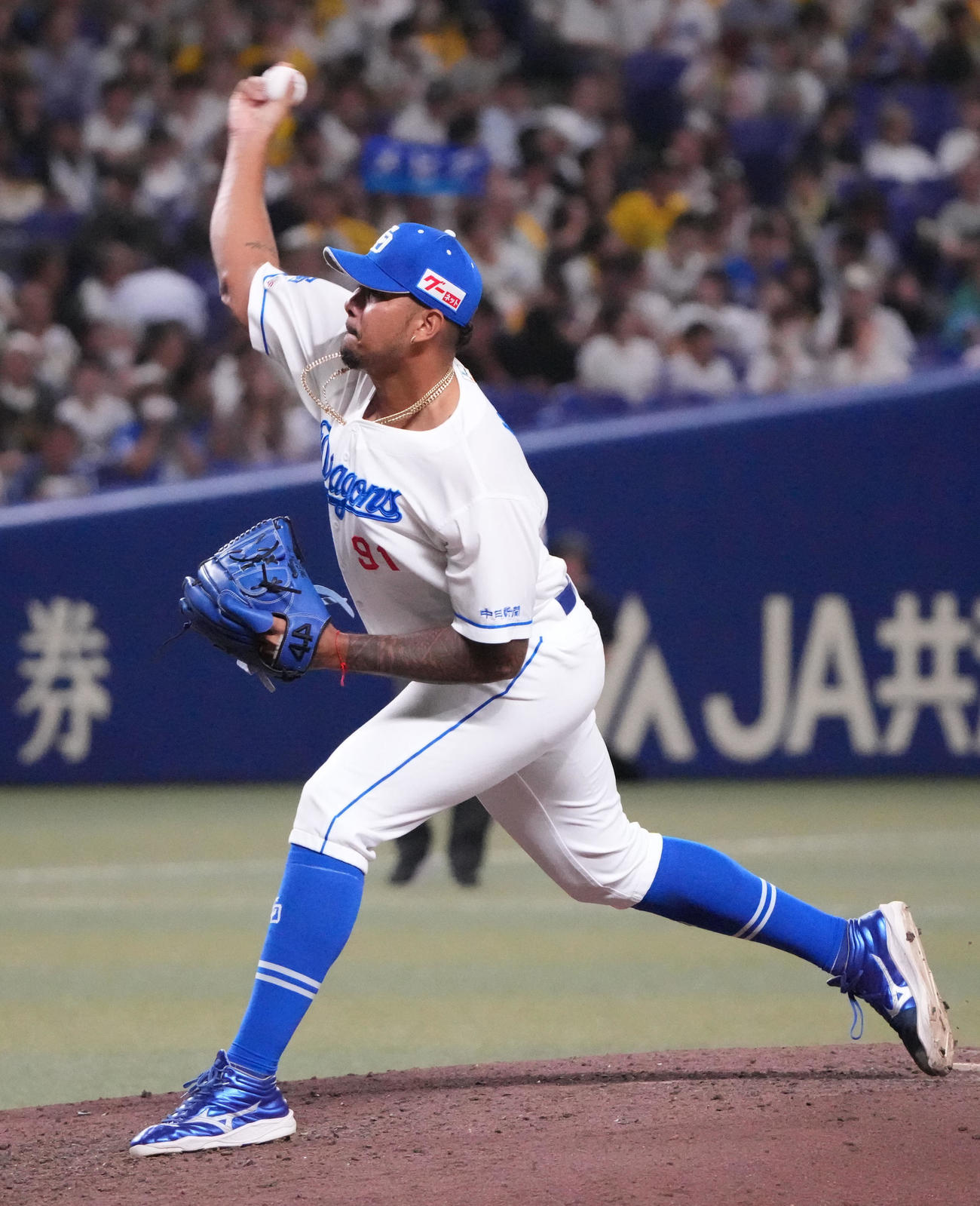 中日対阪神　8回表、中日3番手で登板するメヒア（撮影・森本幸一）