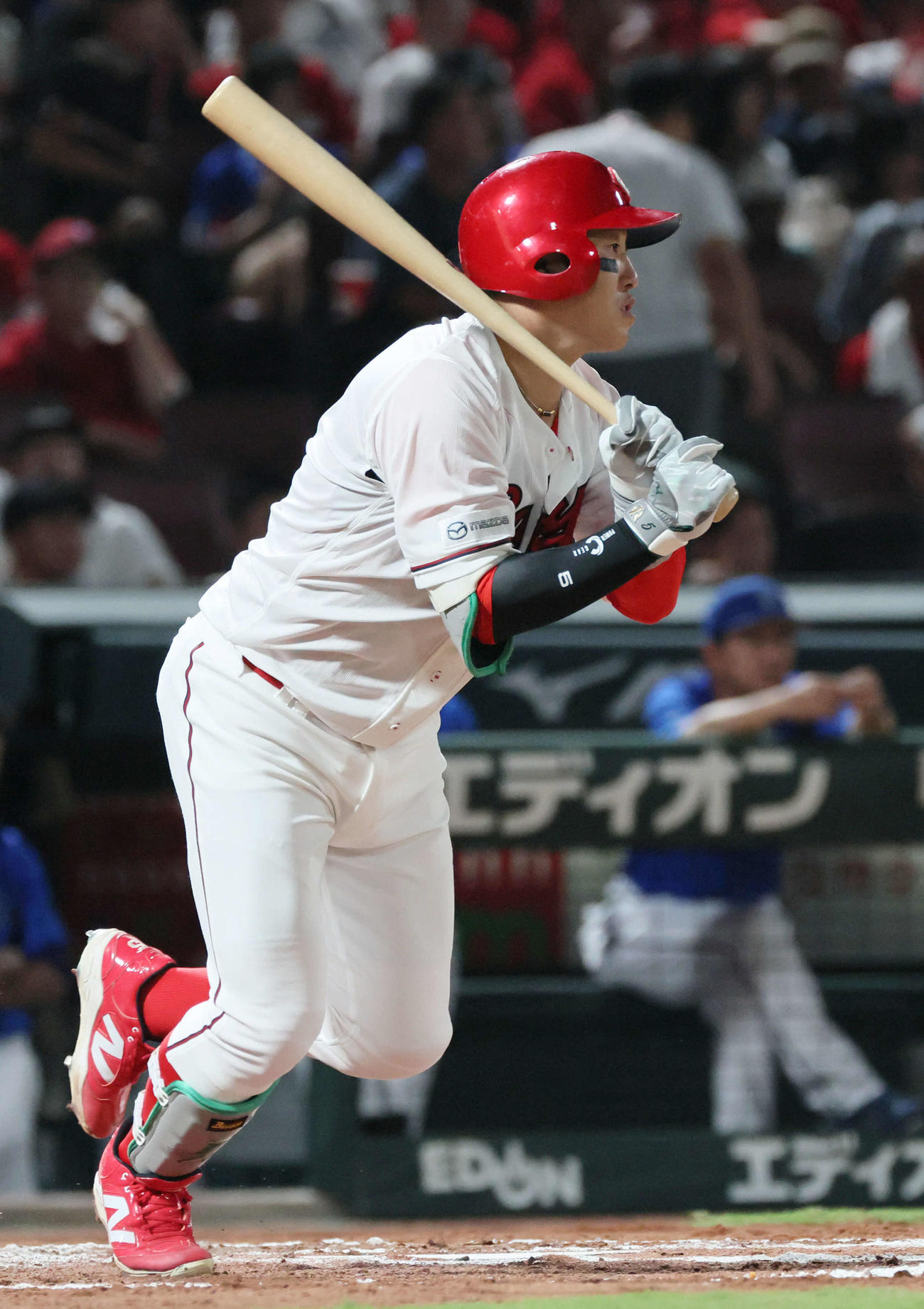 広島対DeNA 6回裏広島1死、小園は中前打を放つ（撮影・加藤孝規）