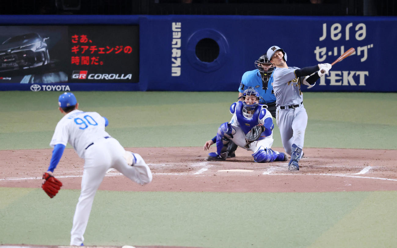 中日対阪神　9回表阪神無死、坂本は三振に倒れる。投手松山（撮影・加藤哉）