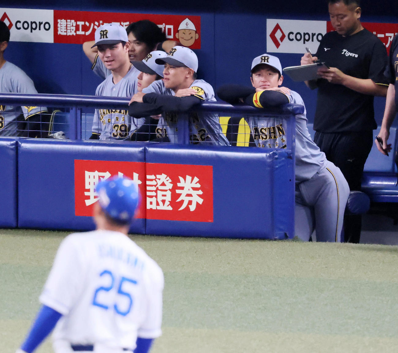 中日対阪神　この試合ベンチスタートの近本（撮影・加藤哉）