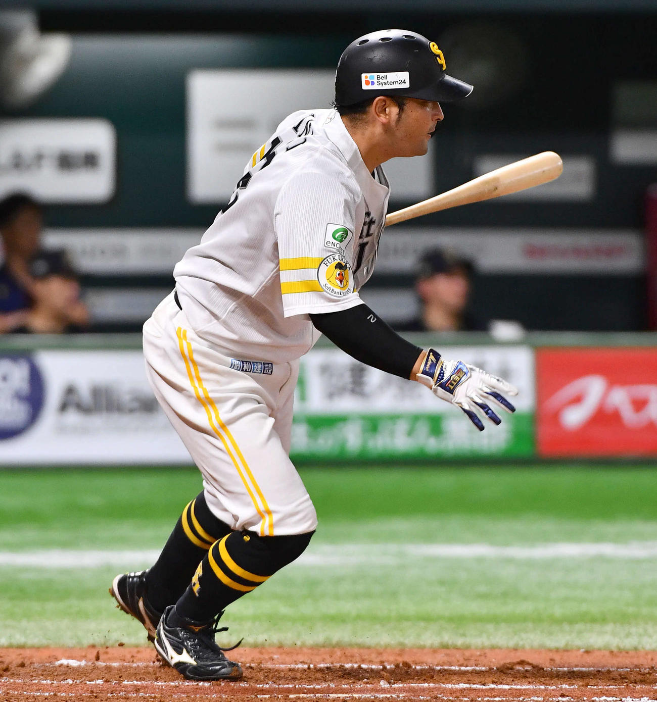 ソフトバンク対オリックス　2回裏ソフトバンク無死満塁、嶺井は左前適時打を放つ（撮影・岩下翔太）