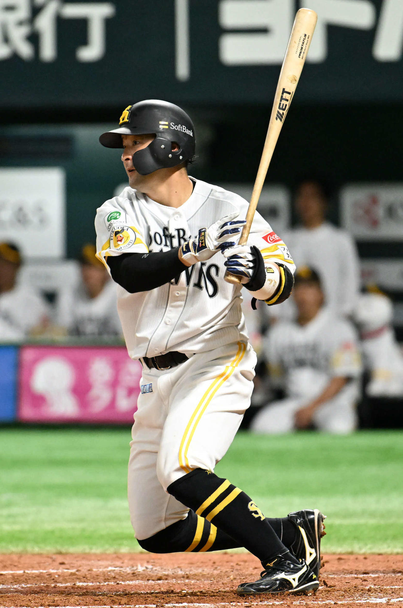 ソフトバンク対オリックス　2回裏ソフトバンク無死満塁、嶺井は左前に適時打を放つ（撮影・林敢治）