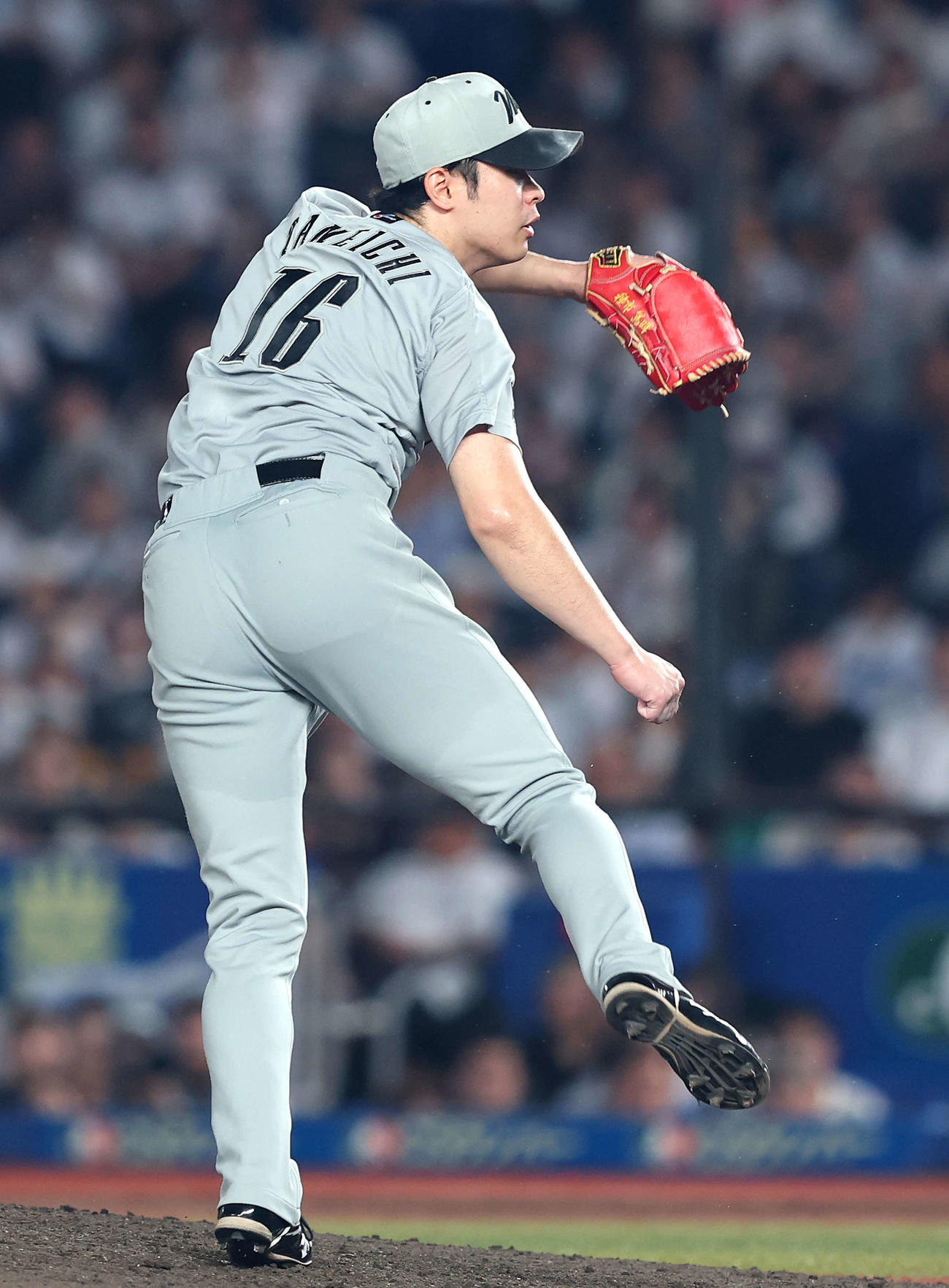 ロッテ対日本ハム　8回表、力投する種市（撮影・河田真司）