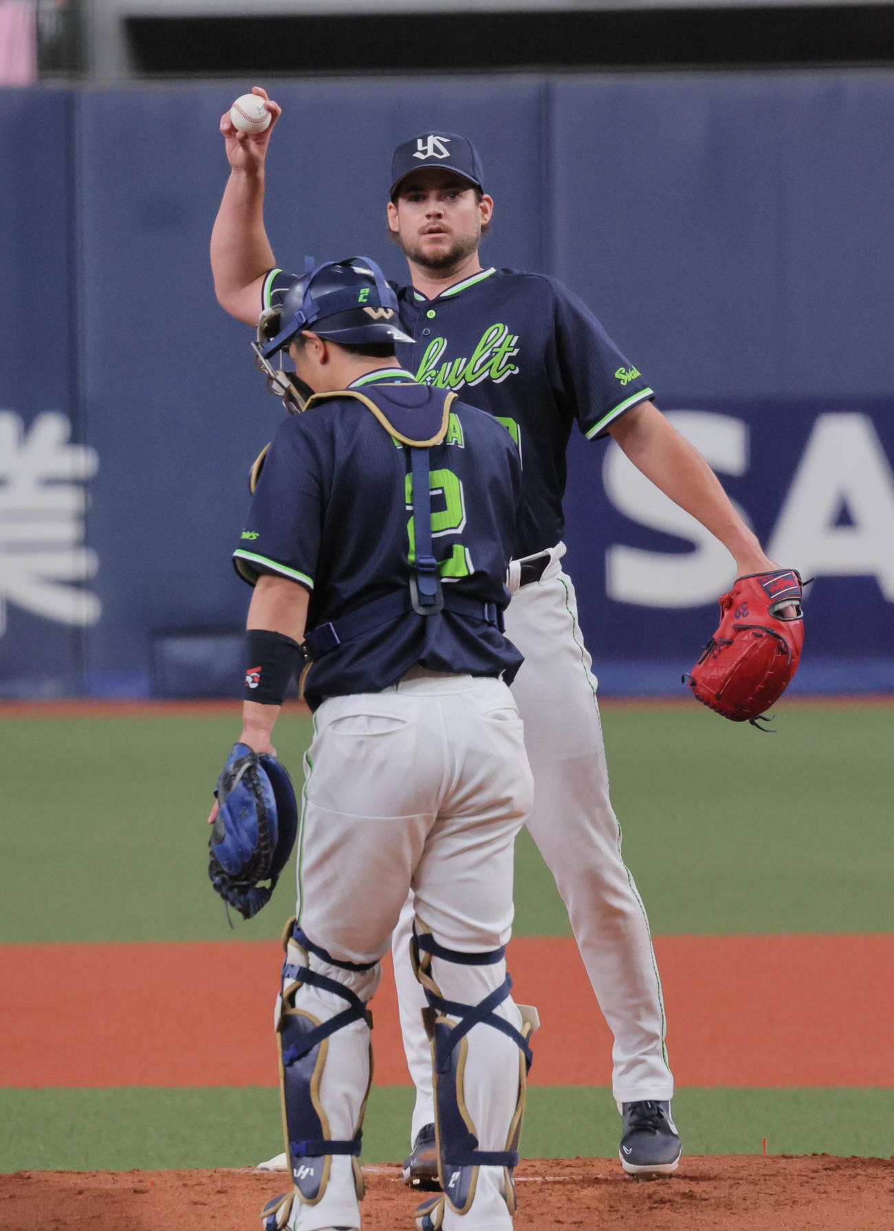 巨人対ヤクルト　1回裏巨人無死満塁、ランバートは制球に苦しむ（撮影・宮崎幸一）