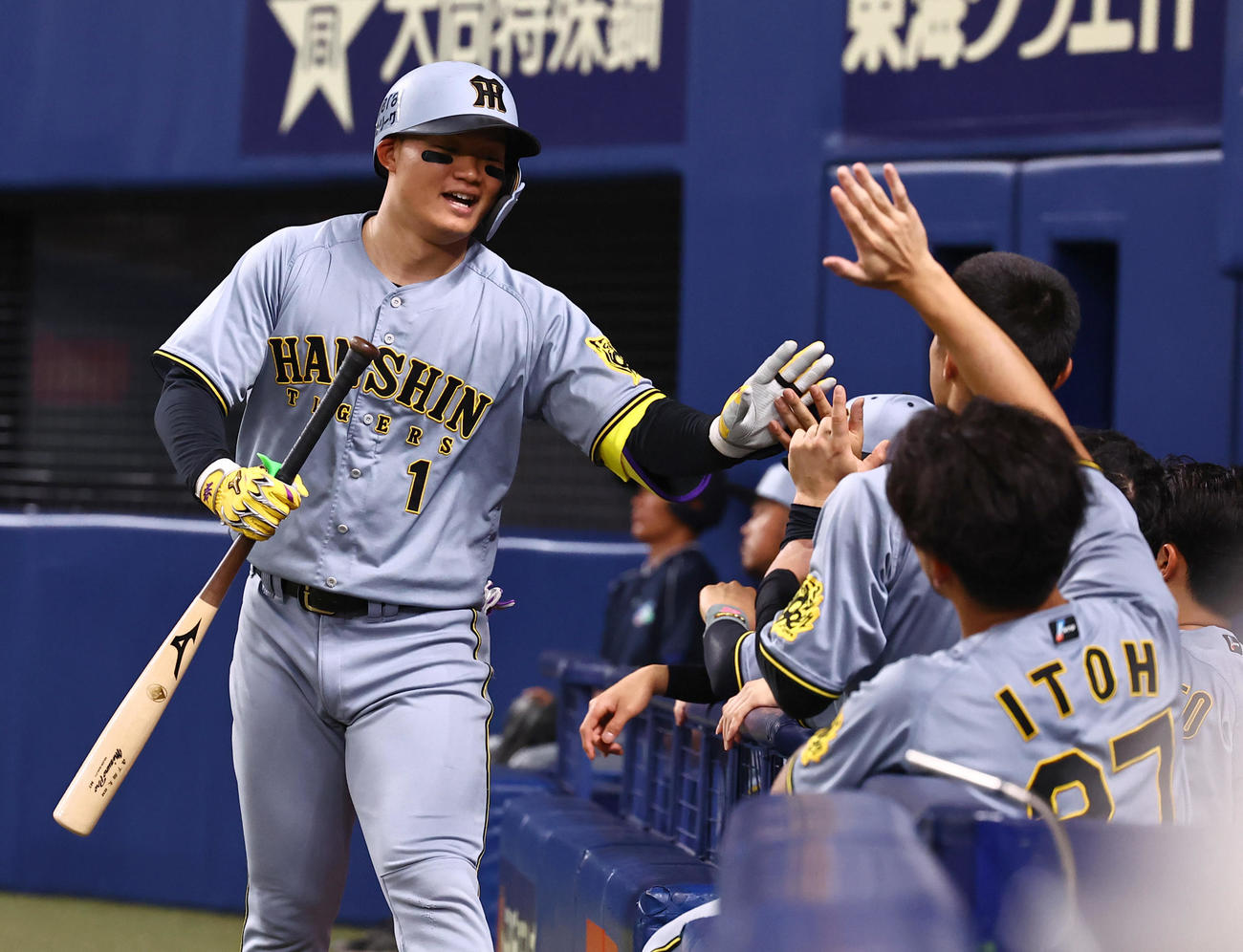 中日対阪神　6回表阪神無死、森下は左越えソロ本塁打を放つ（撮影・上田博志）