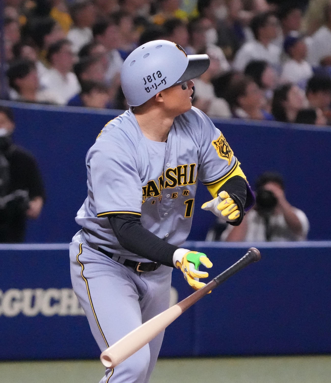 中日対阪神　6回表阪神無死、左越え本塁打を放つ森下（撮影・森本幸一）