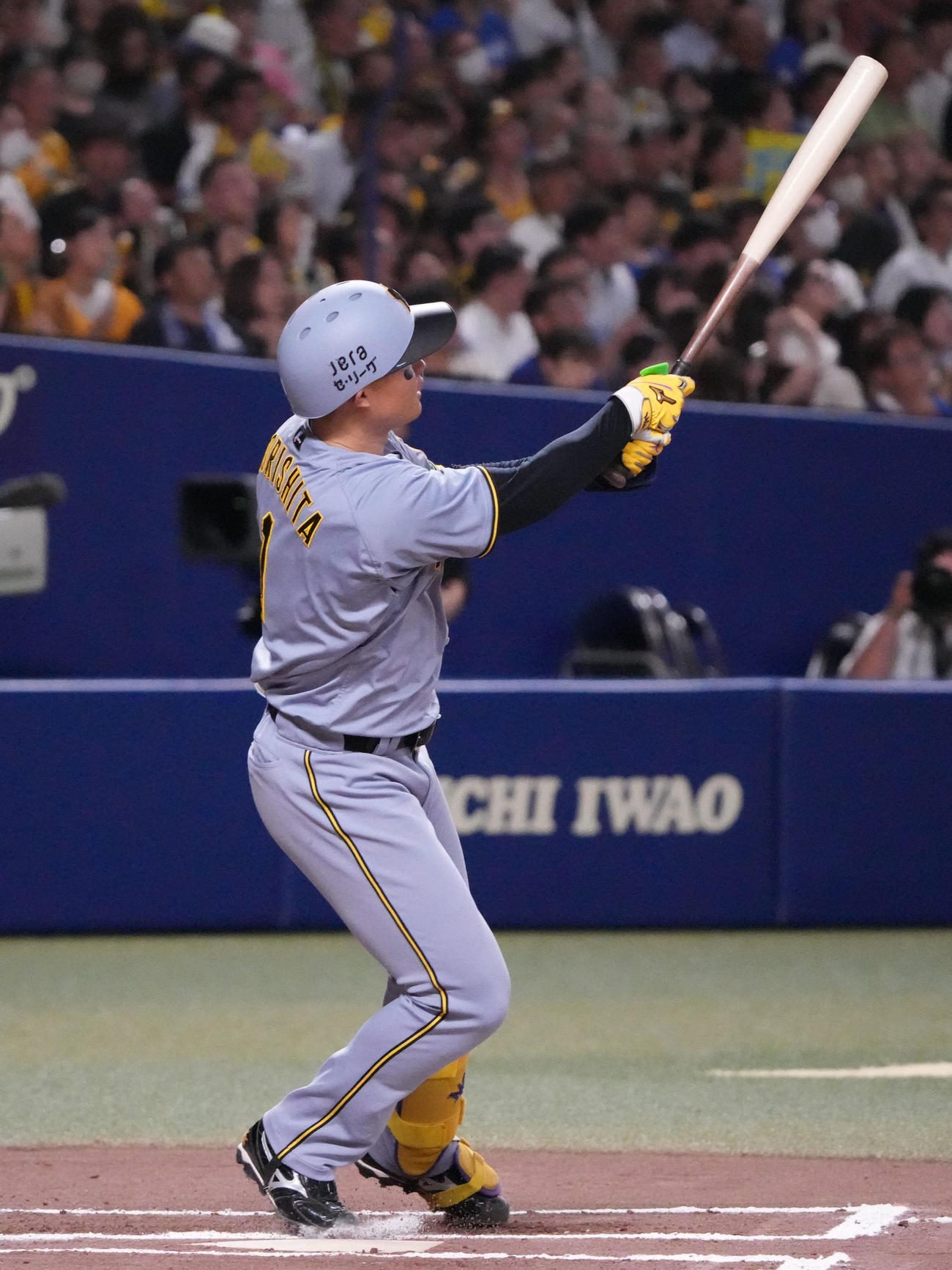 中日対阪神　6回表阪神無死、左越え本塁打を放つ森下（撮影・森本幸一）