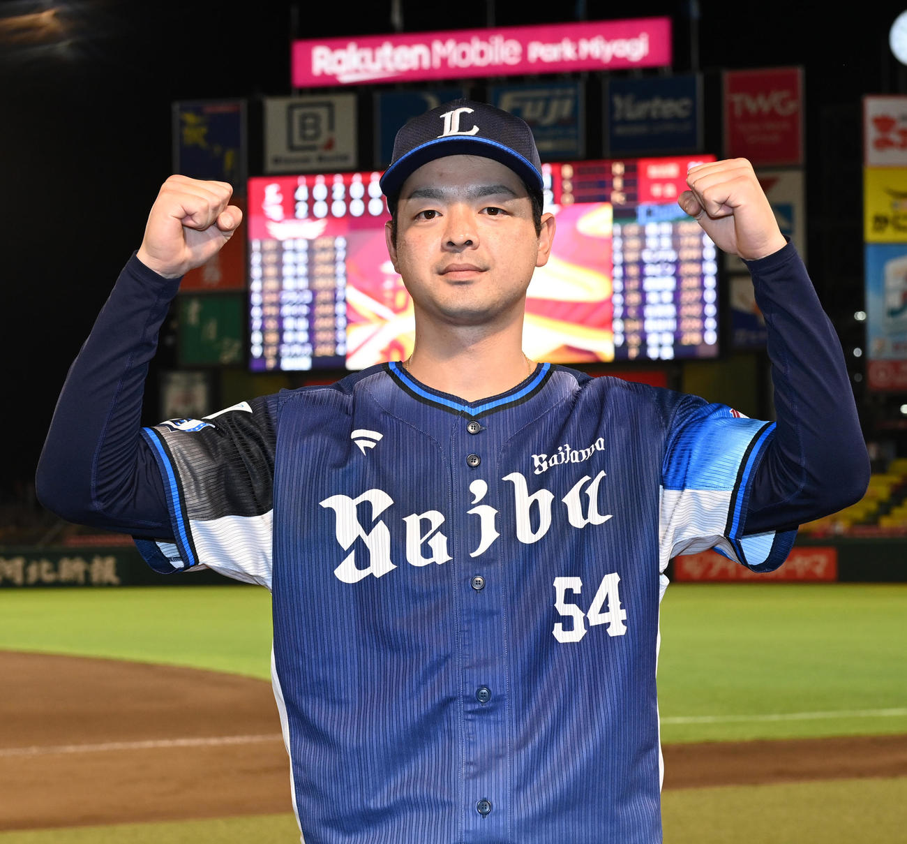 楽天対西武　好リリーフをみせヒーローとなった西武黒木（撮影・清水貴仁）