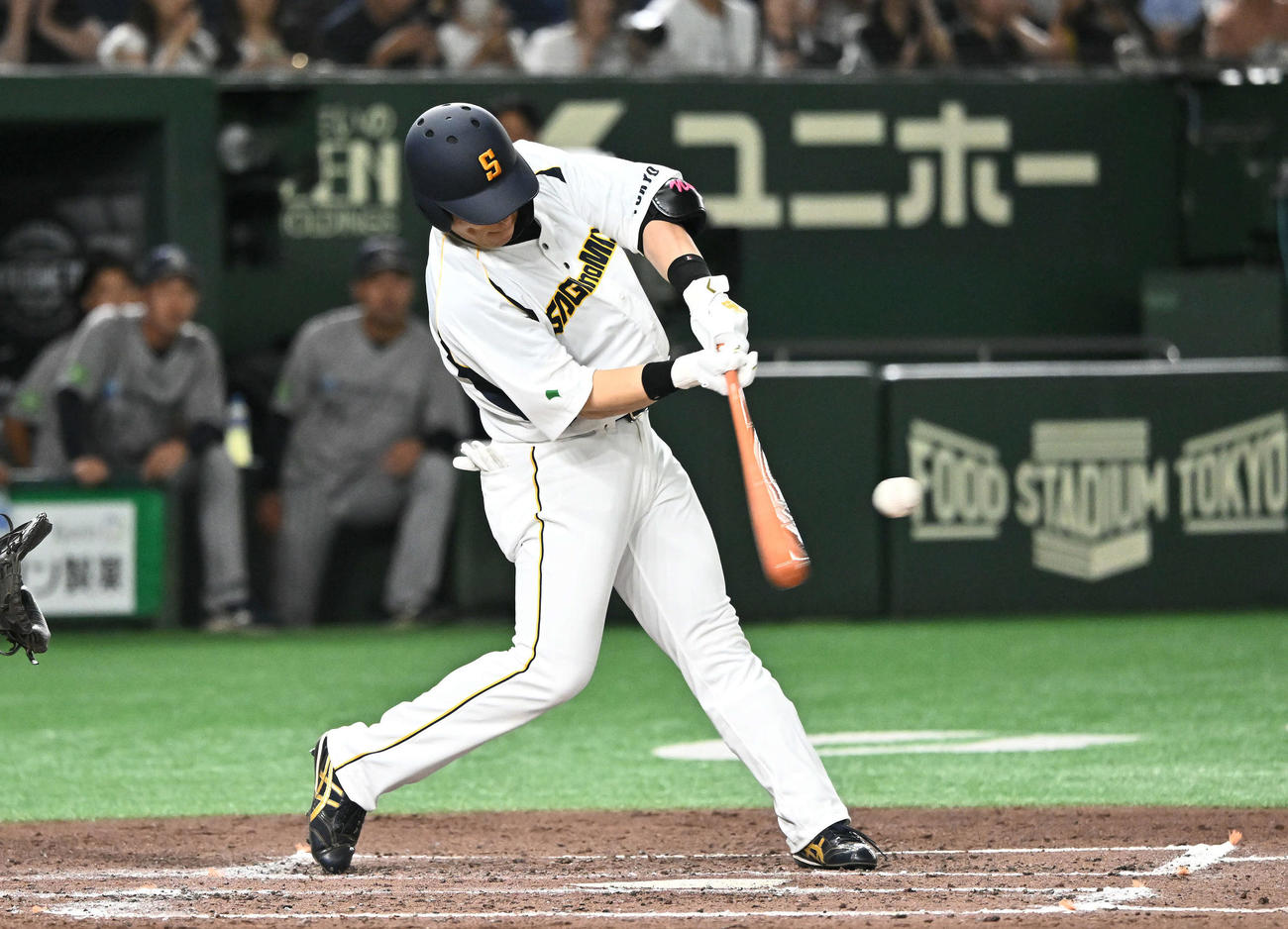日本製鉄瀬戸内対鷺宮製作所　3回裏鷺宮製作所2死一塁、野村は先制2点本塁打を放つ（撮影・滝沢徹郎）