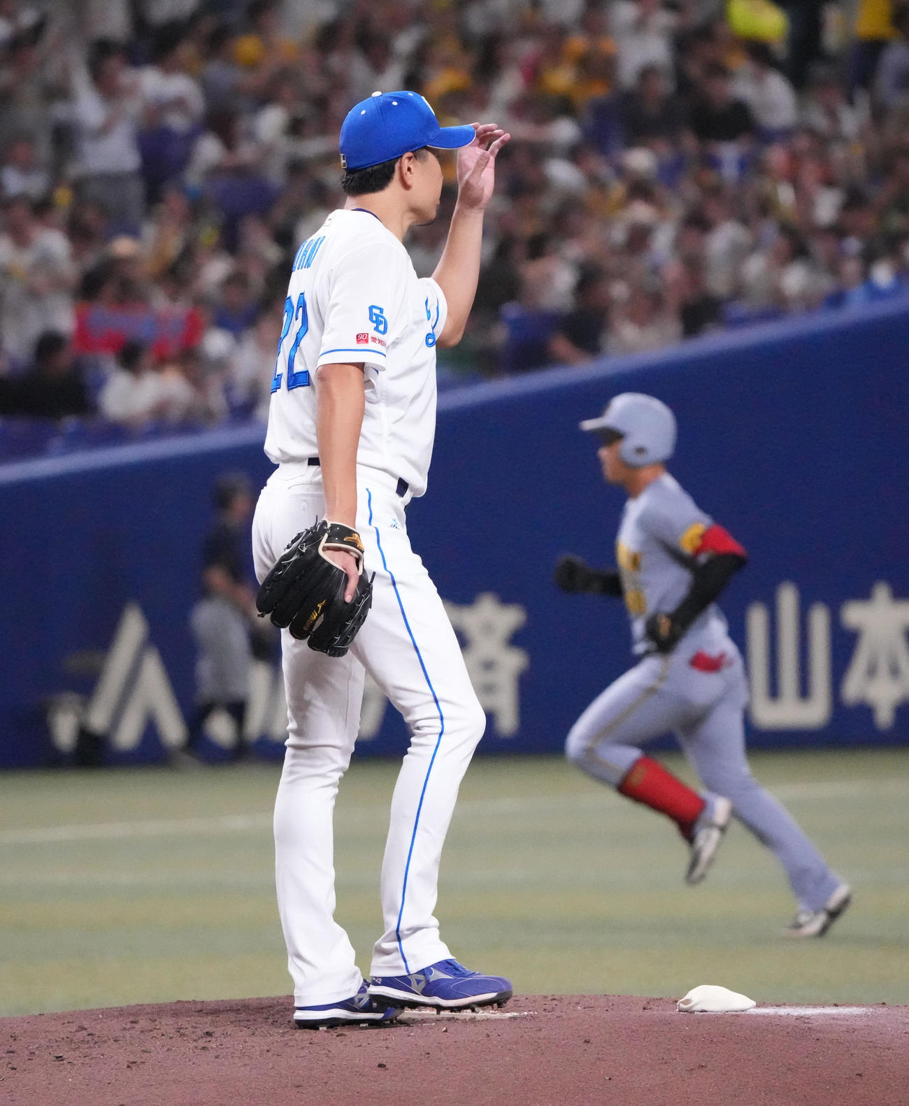 中日対阪神　3回表阪神無死、大野（左）は中川に左越え本塁打を打たれる（撮影・森本幸一）