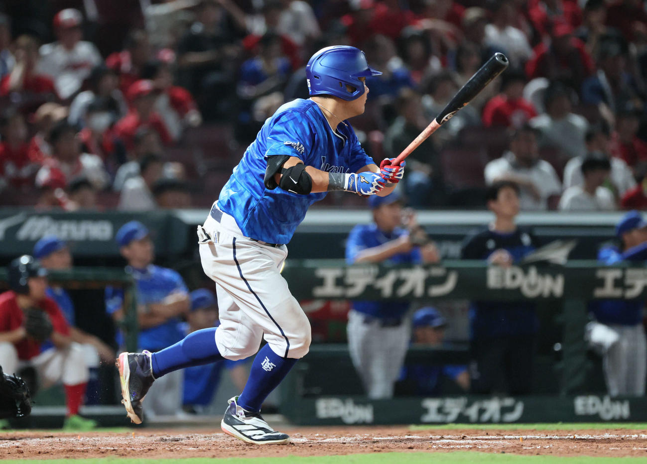 広島対DeNA 5回表DeNA1死二塁、筒香は先制左適時二塁打を放つ（撮影・加藤孝規）