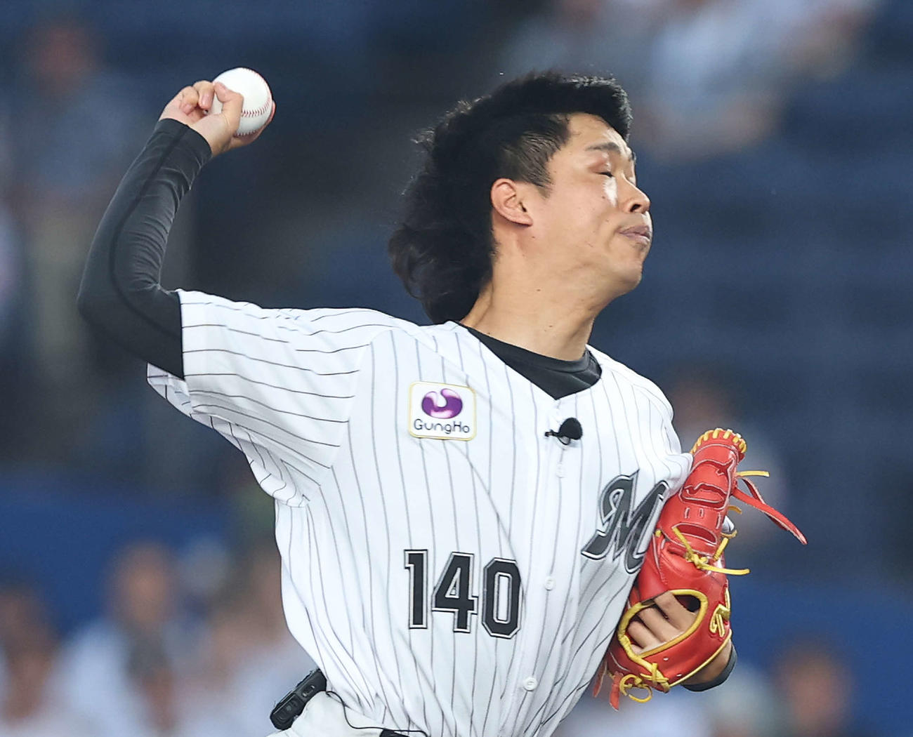 ロッテ対日本ハム　開始前、セレモニアルピッチに臨むバッテリィズのエース（撮影・河田真司）