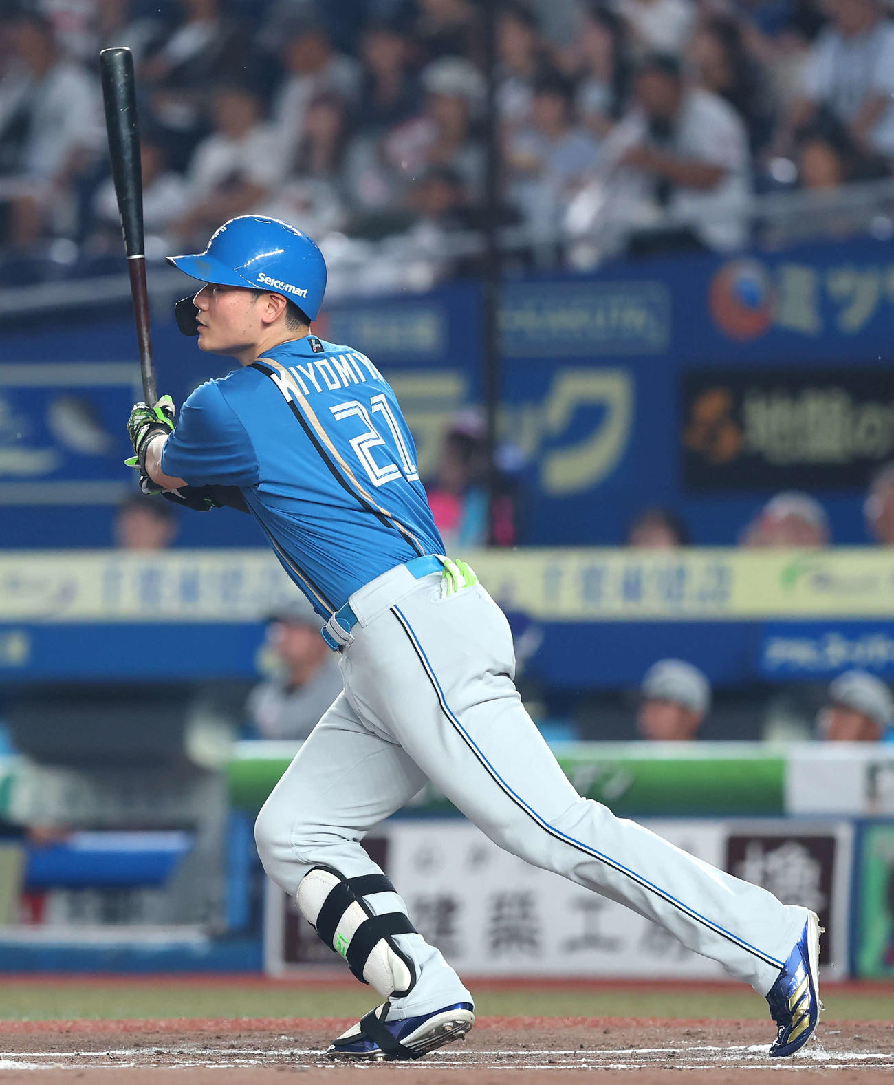 ロッテ対日本ハム　2回表日本ハム1死一塁、二塁打を放つ清宮幸（撮影・河田真司）